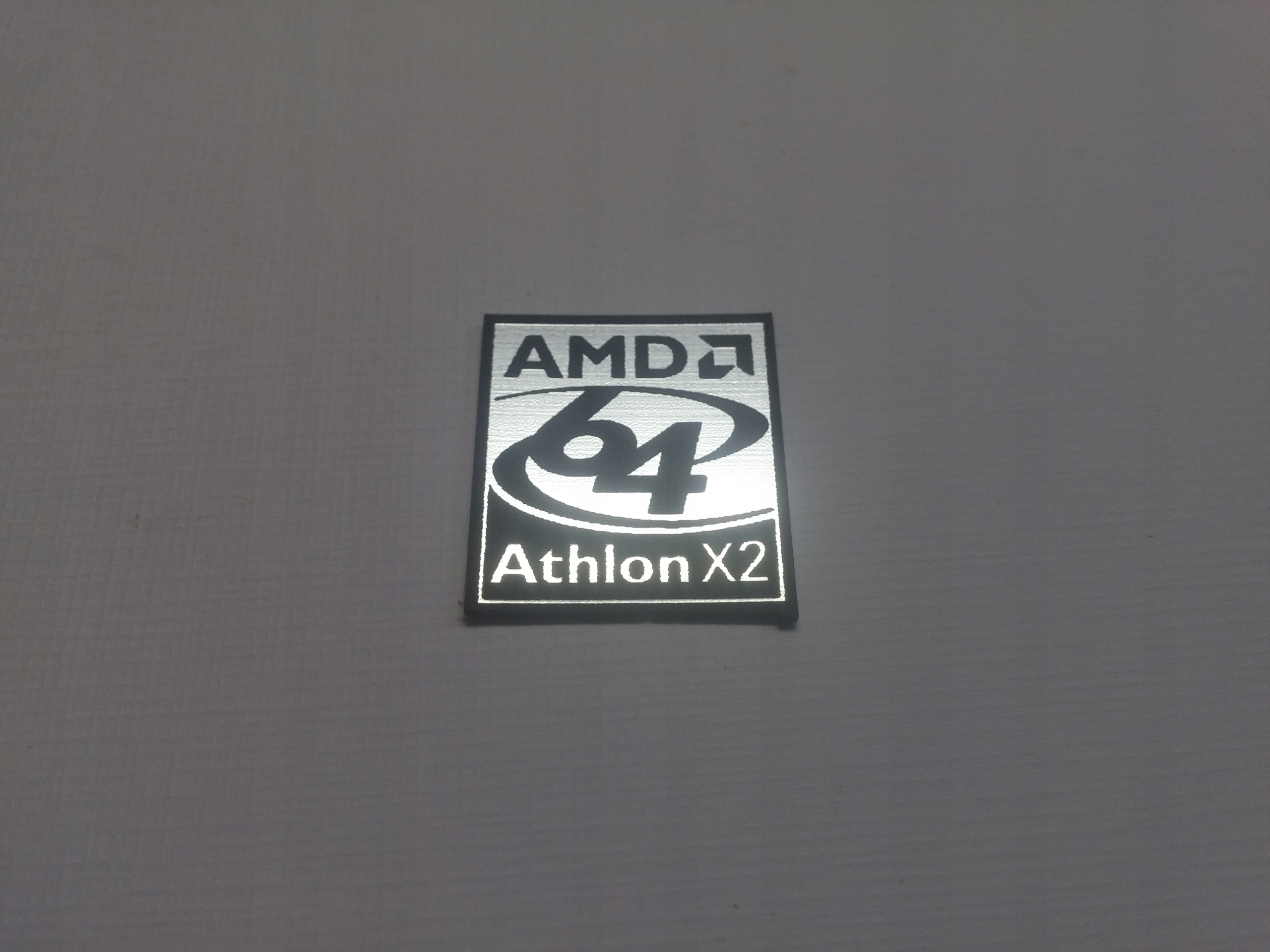 

Amd 64 Athlon naklejka emblemat 19 x 17mm *srebrna
