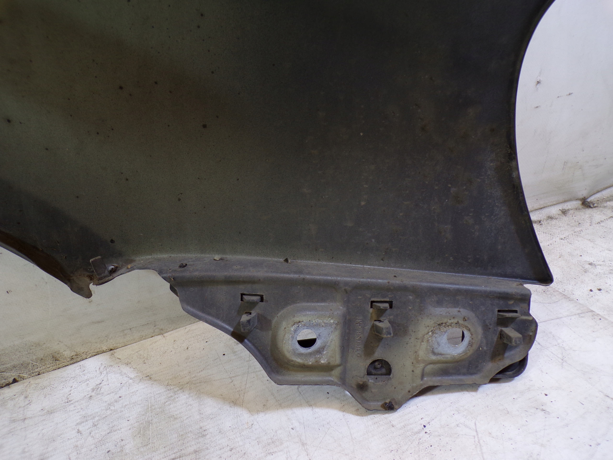 fender left front VOLKSWAGEN GOLF 5 V KOMBI JETTA colour LD7X