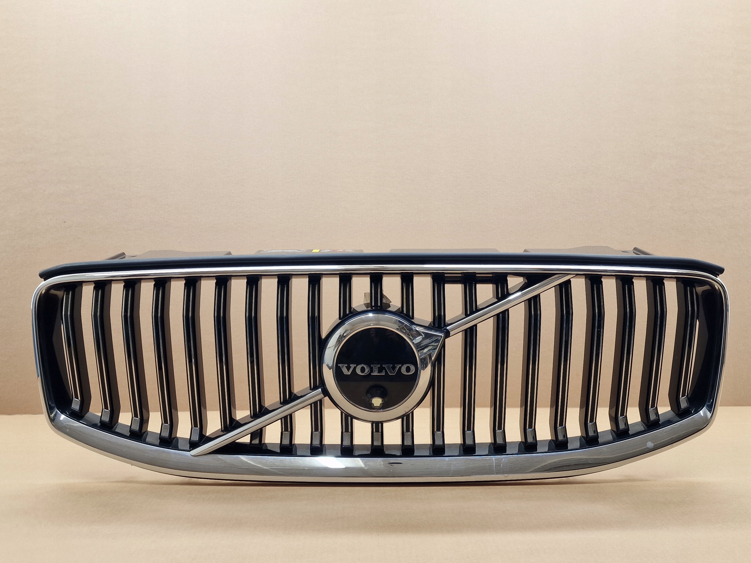 ATRAPA GRILL VOLVO XC60 II 2017-2021 INSCRIPTION KAMERA RADAR