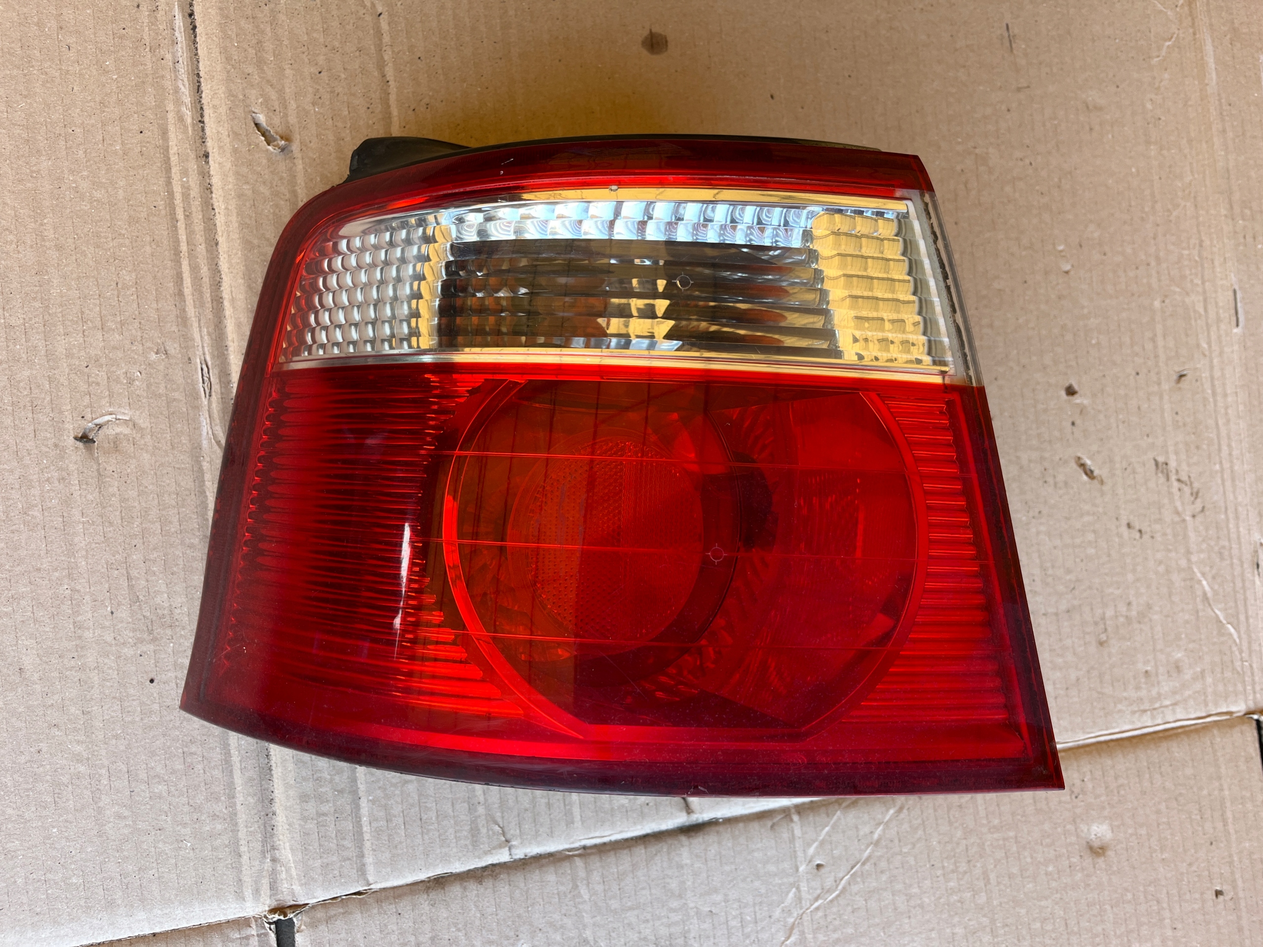 фонарь kia CARENS II 2002-2005