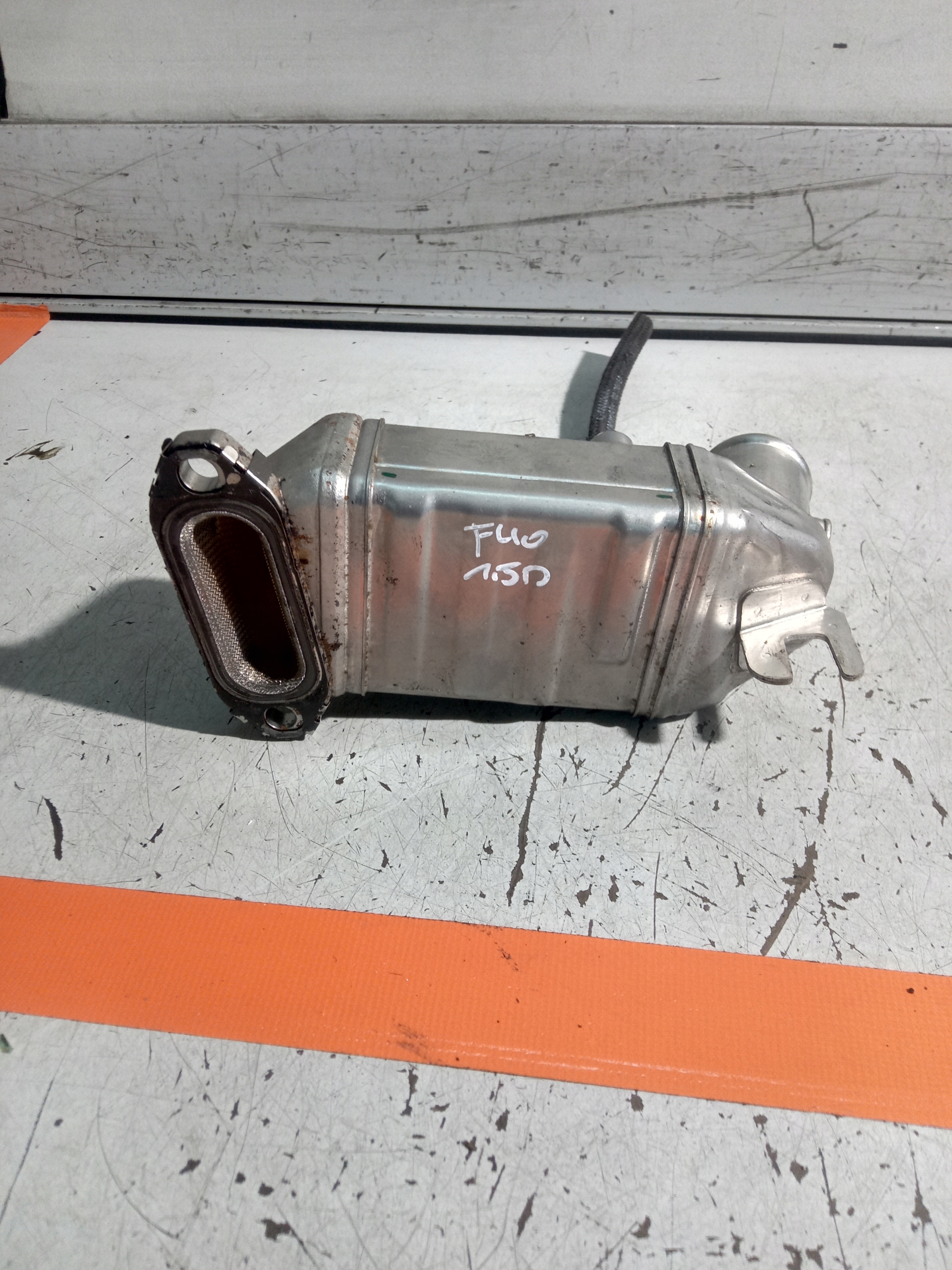 BMW 1 F40 радиатор рециркуляции отработавших газов 8576809 1.5 D