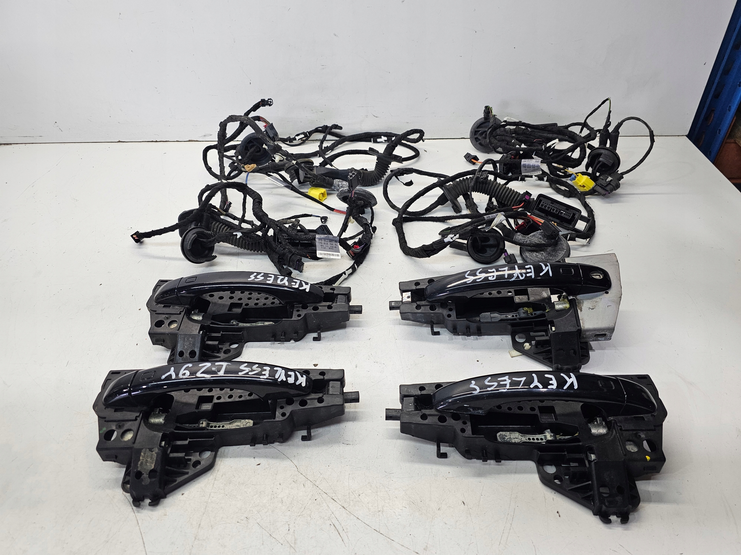 handles handle AUDI Q5 8R A4 B8 A5 8T KEYLESS GO KOMPLET LZ9Y