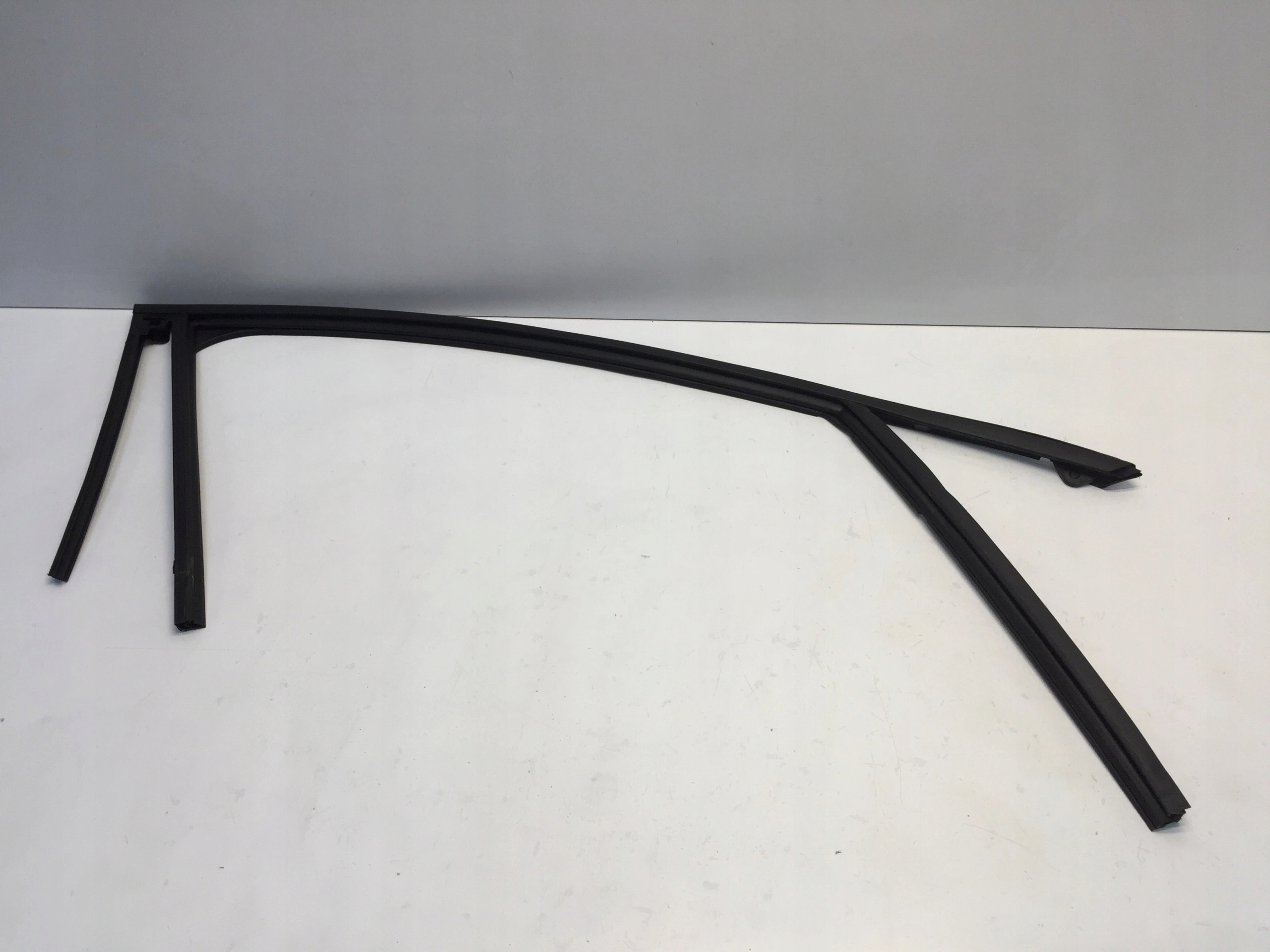 LV4B-S21510-C - FORD KUGA III MK3 УЩІЛЬНЕННЯ СКЛА ПЕРЕДНЬОЇ ПРАВОЇ ДВЕРІ