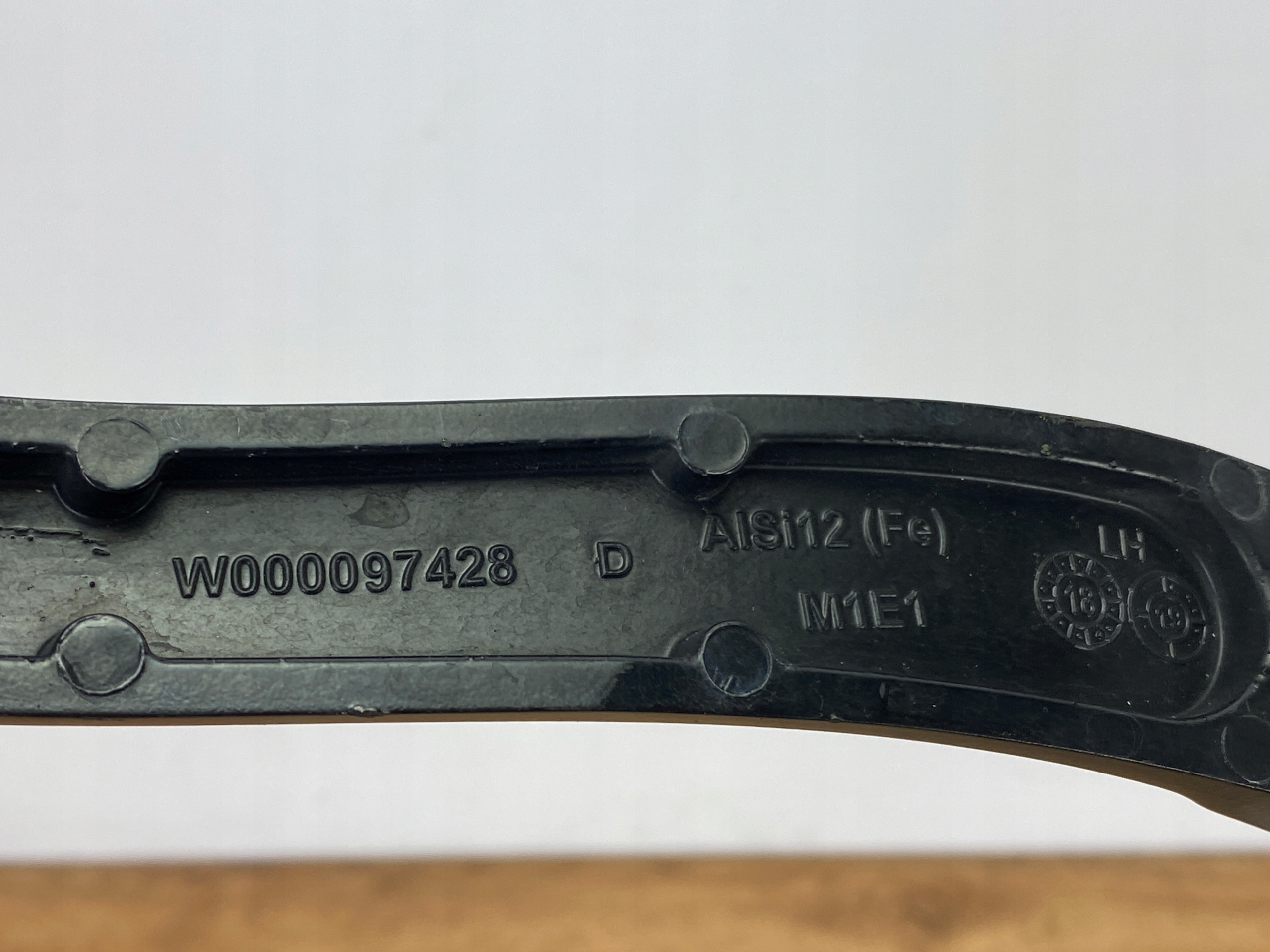 wiper arm left Ford Explorer VI 20+ USA