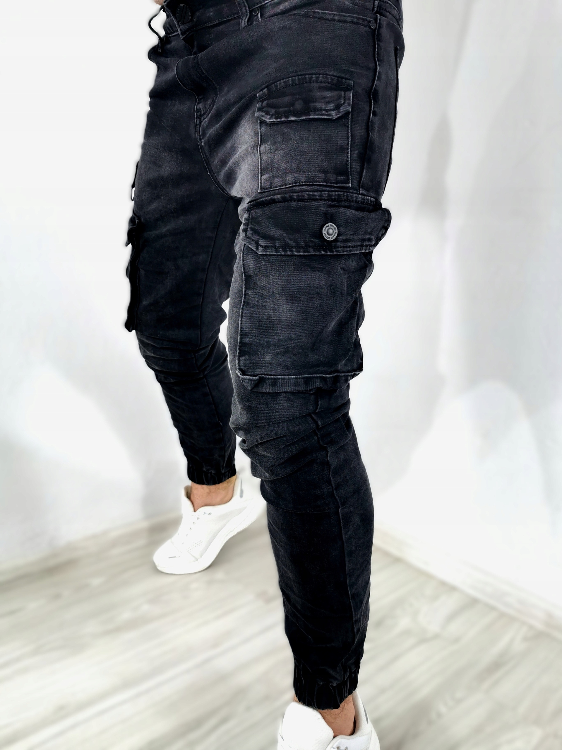 Spodnie jeansowe męskie joggery bojówki czarne kieszenie Tz 30