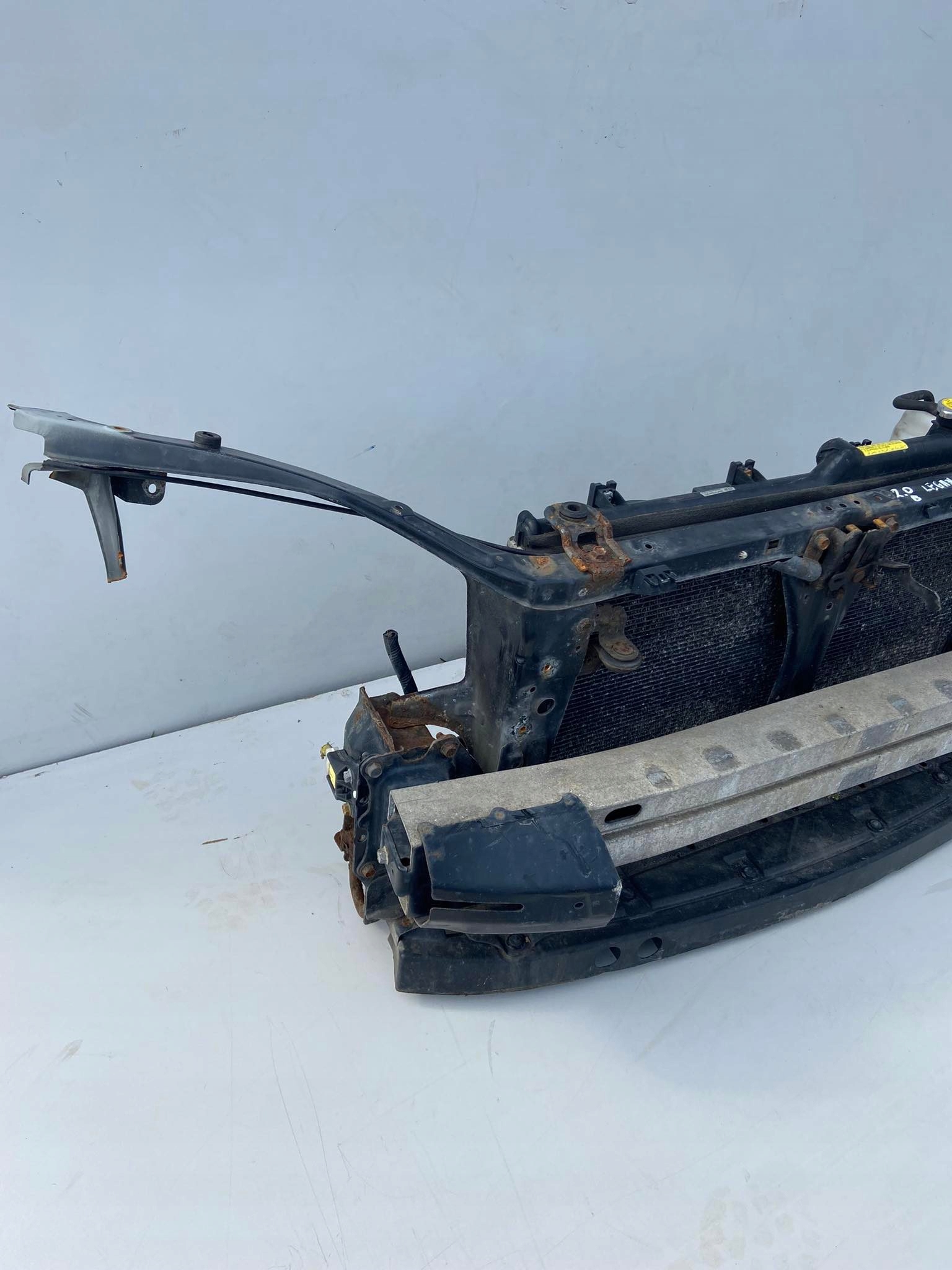 PAS PRZEDNI CHŁODNICA SUBARU LEGACY 2.0 16V Typ samochodu Samochody osobowe