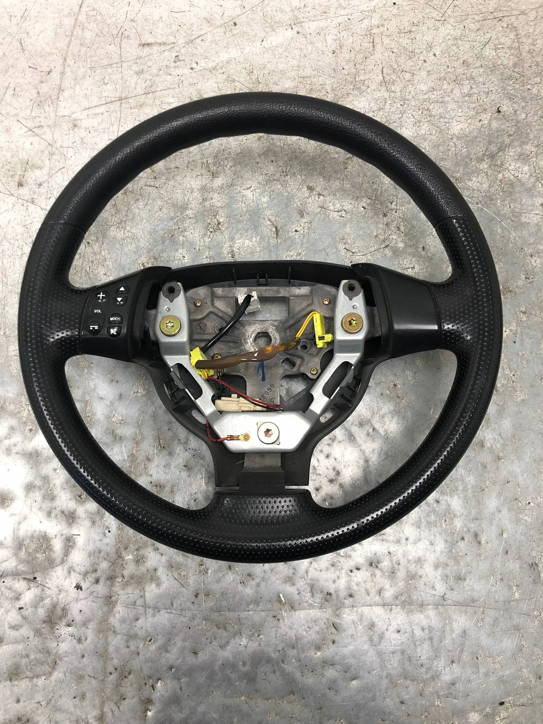 lenkrad PIANKA MULTIFUNKCJA MAZDA 2 DY DG4097