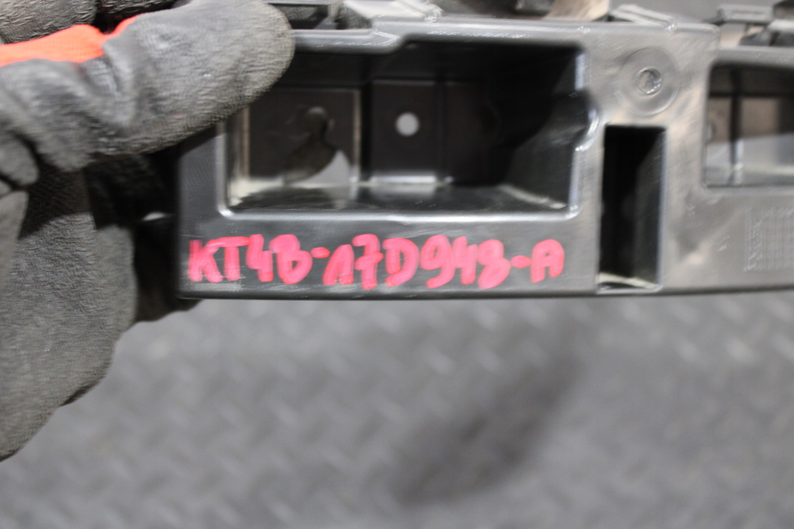 support holder right rear part FORD EDGE II 2 MK2 LIFT VIGNALE KT4B-17D948-A