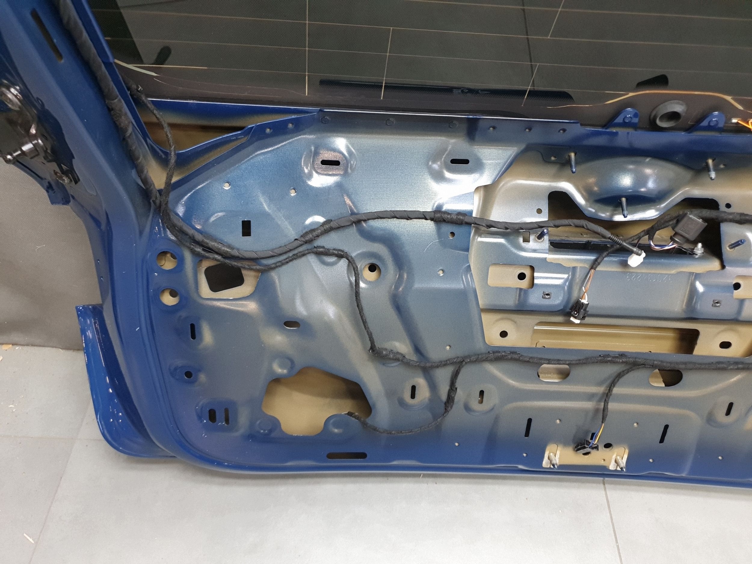 Audi SQ6 e-tron trunk door boot window lx5f 85H827025