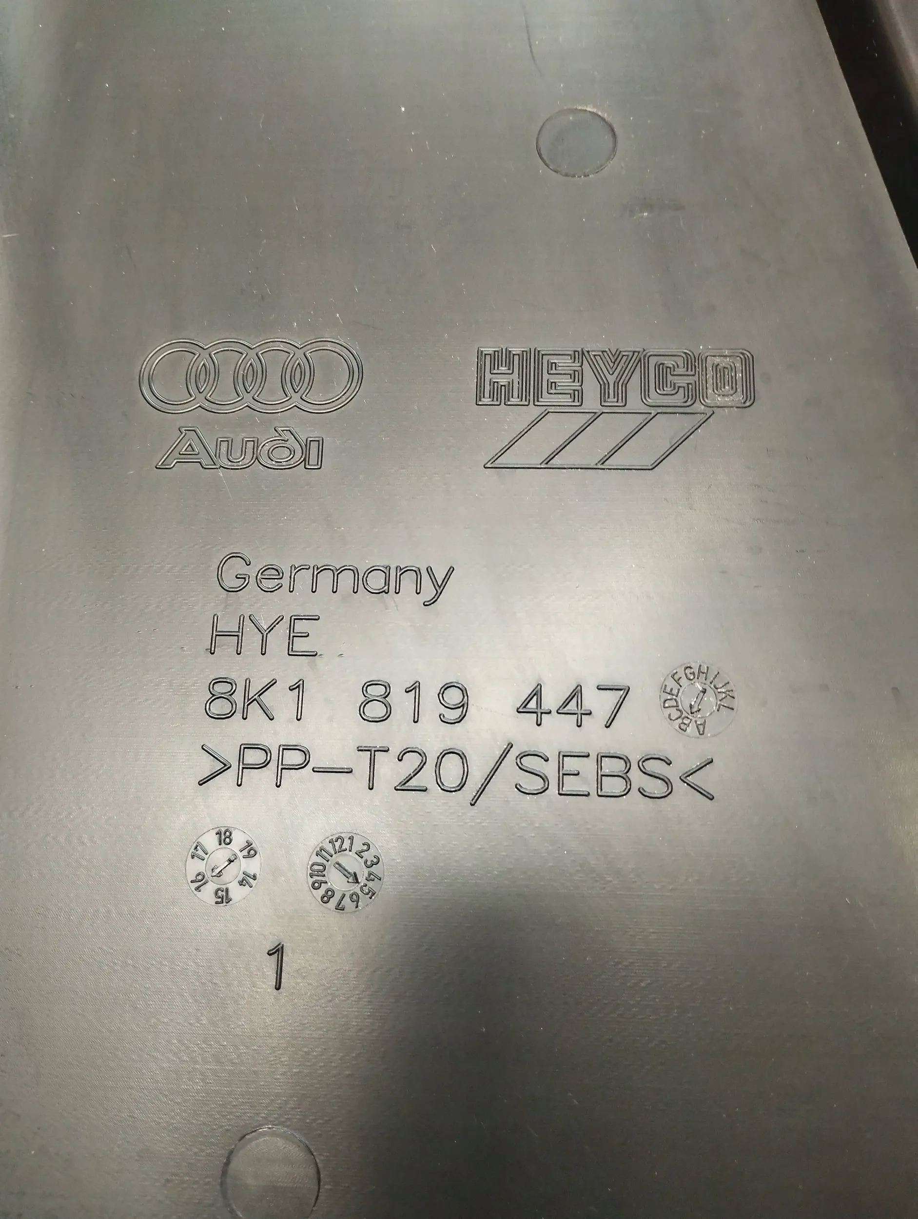 Audi A5 8T torpedo 8K1819447