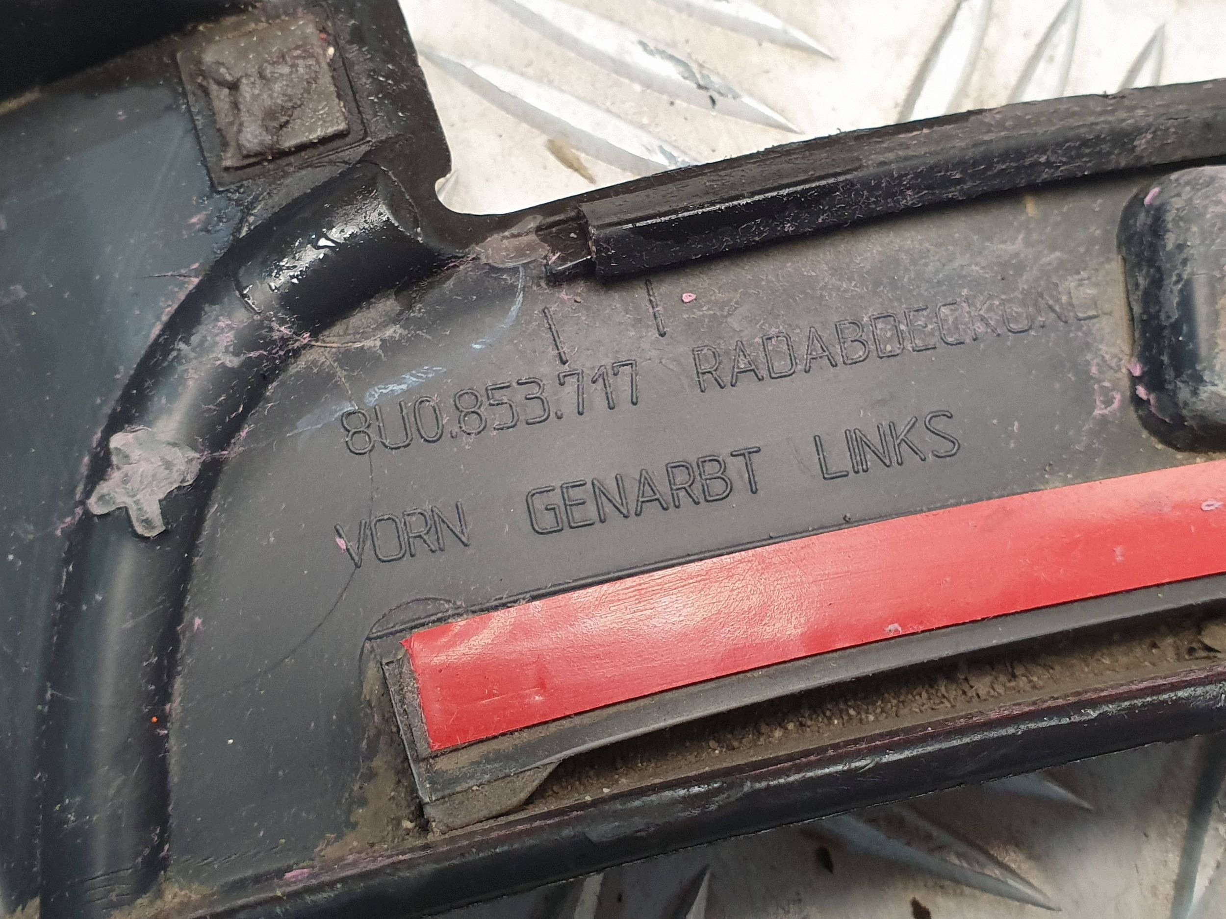 lišta blatníku levý předek 8U0853717 AUDI Q3 8U
