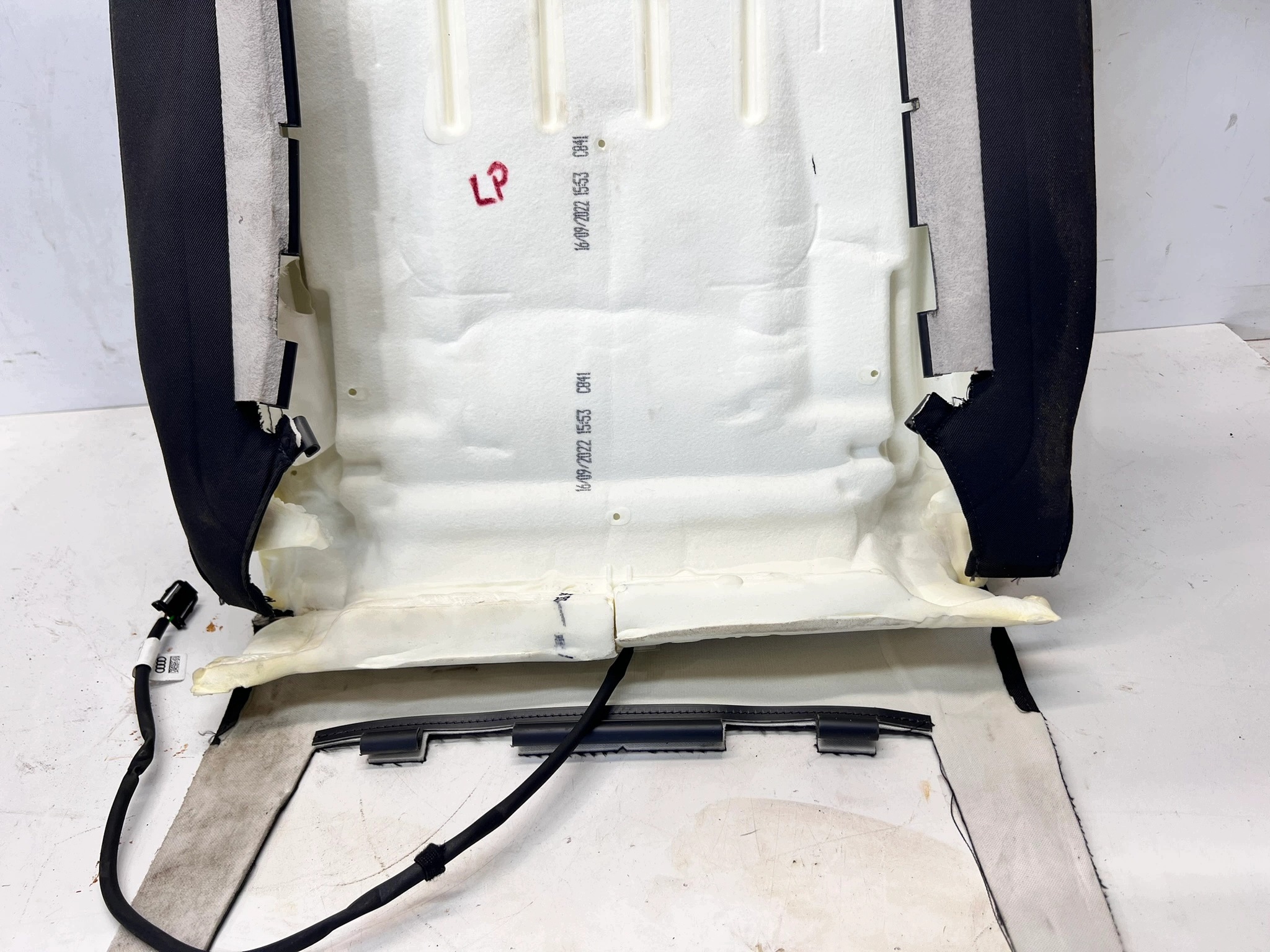 MATA GRZEWCZA seat left front OPARCIE MATERIAL AUDI A6 C8 4K0881805