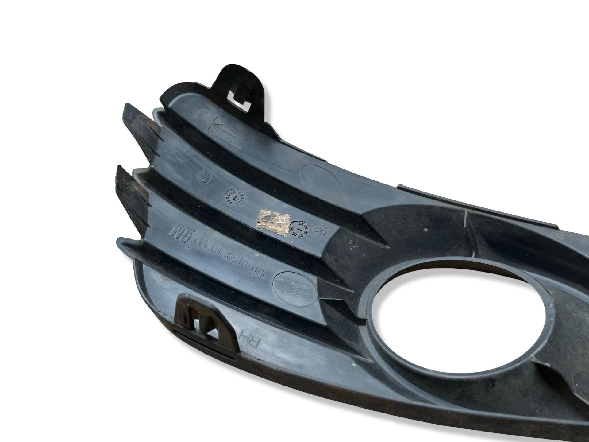 side grid of a bumper right side Opel Astra H facelift 2007 13110337