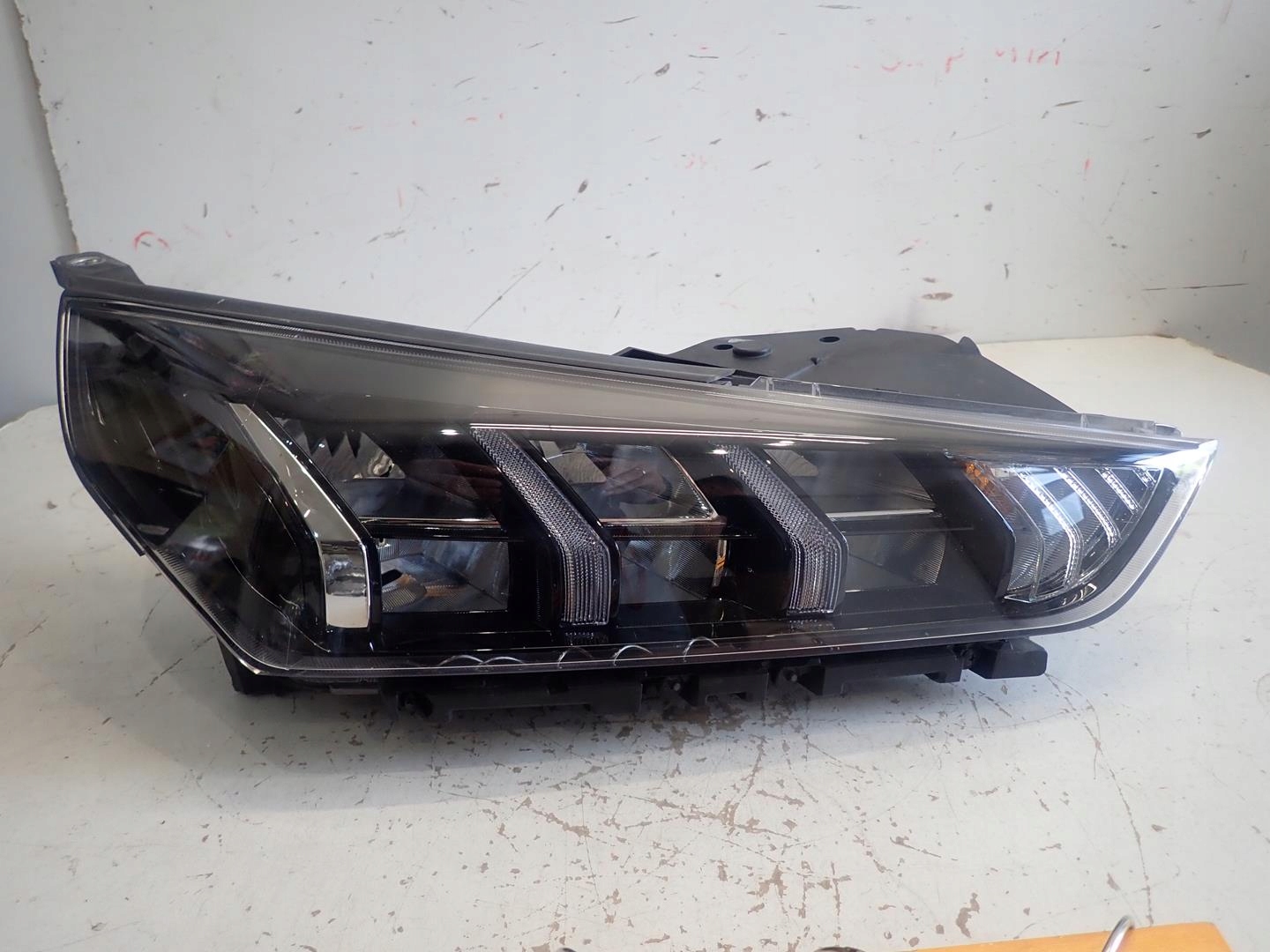 light front right HYUNDAI IONIQ LIFT 19- FULL LED