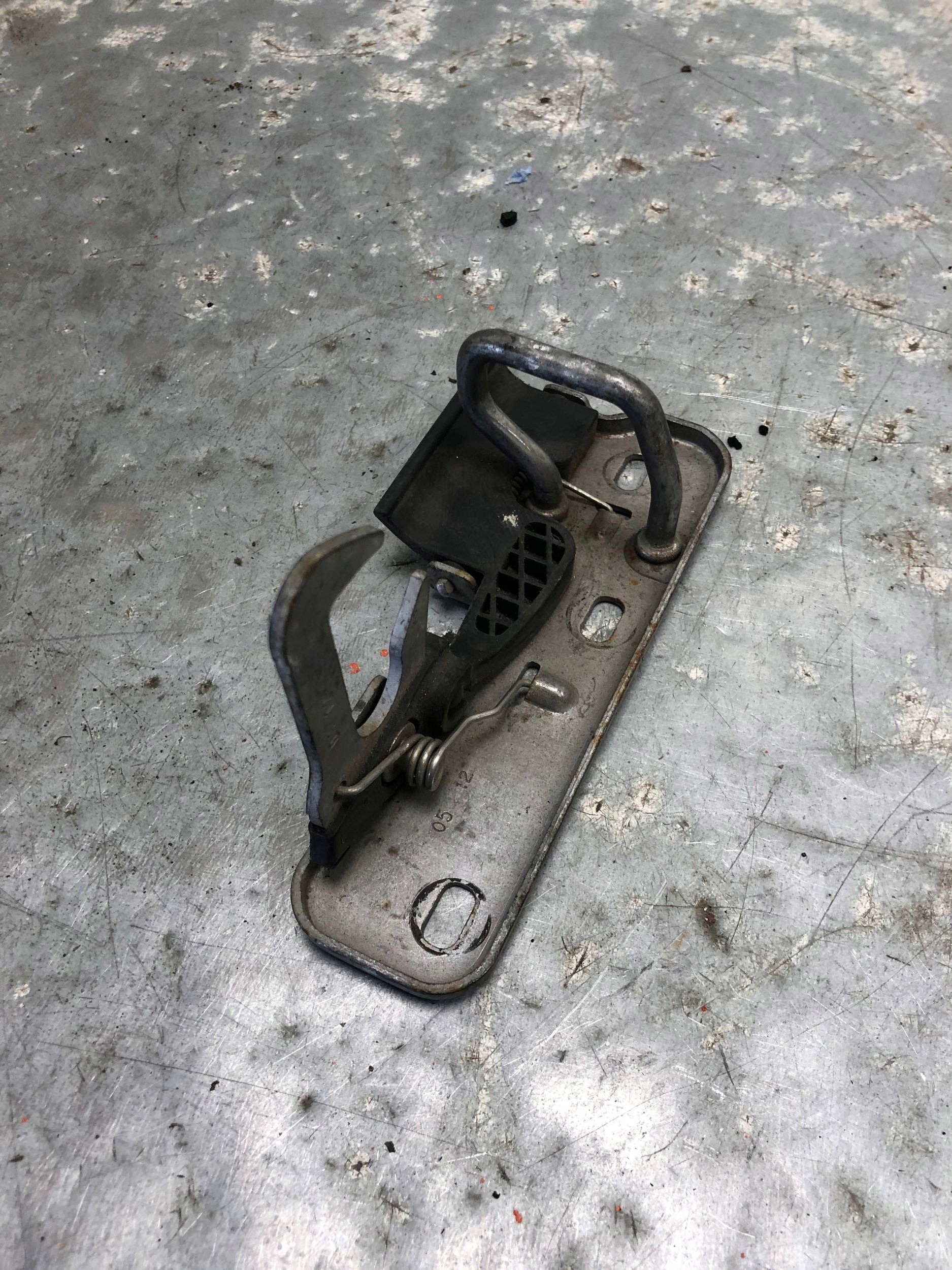 lock RYGIEL bonnets VW TIGUAN 1K0823480