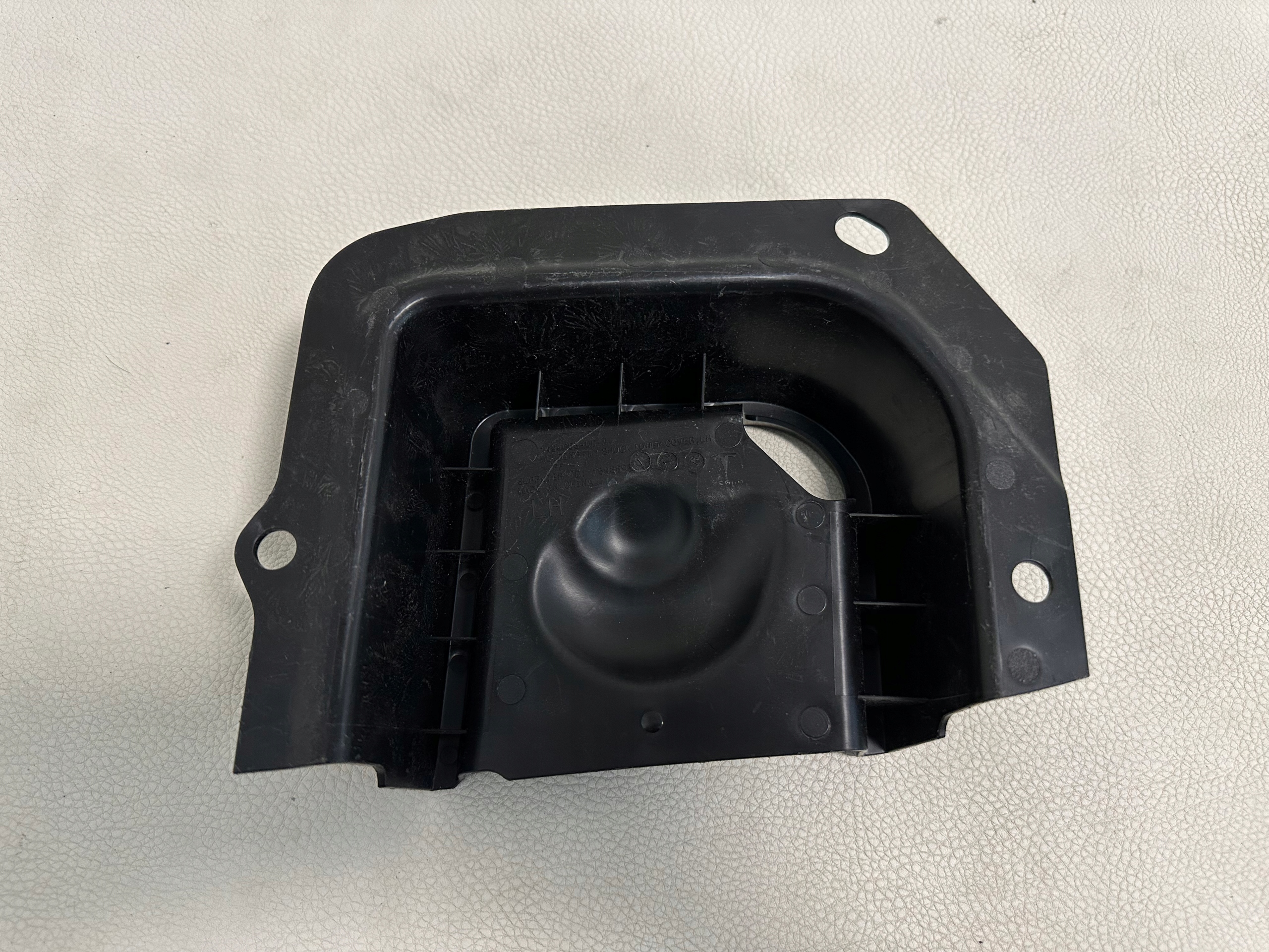 TESLA MODEL Y BLENDE ABDECKUNG KIELICHA LINKS 1494083-00