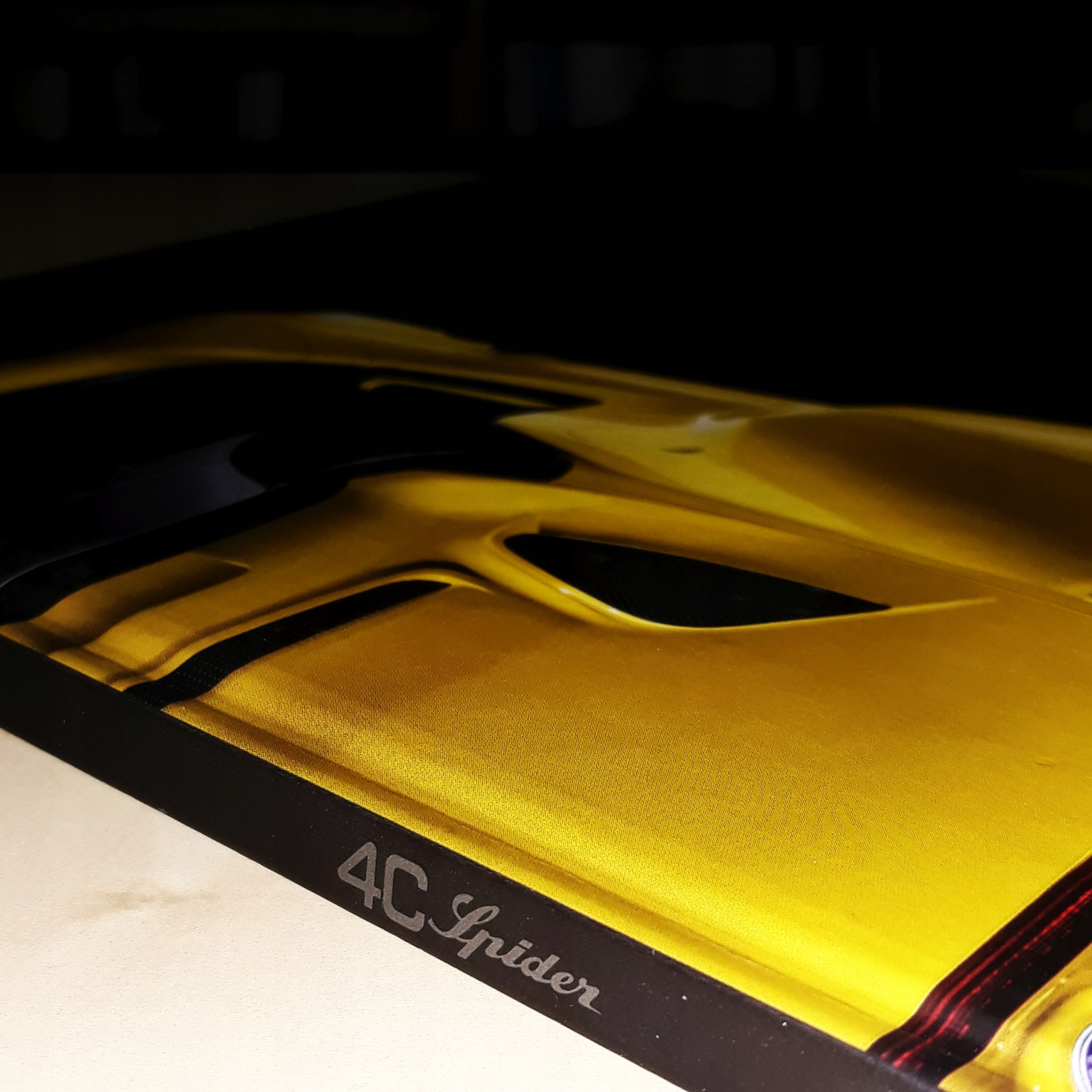 Alfa Romeo 4C Spider 2016, Твердый переплет