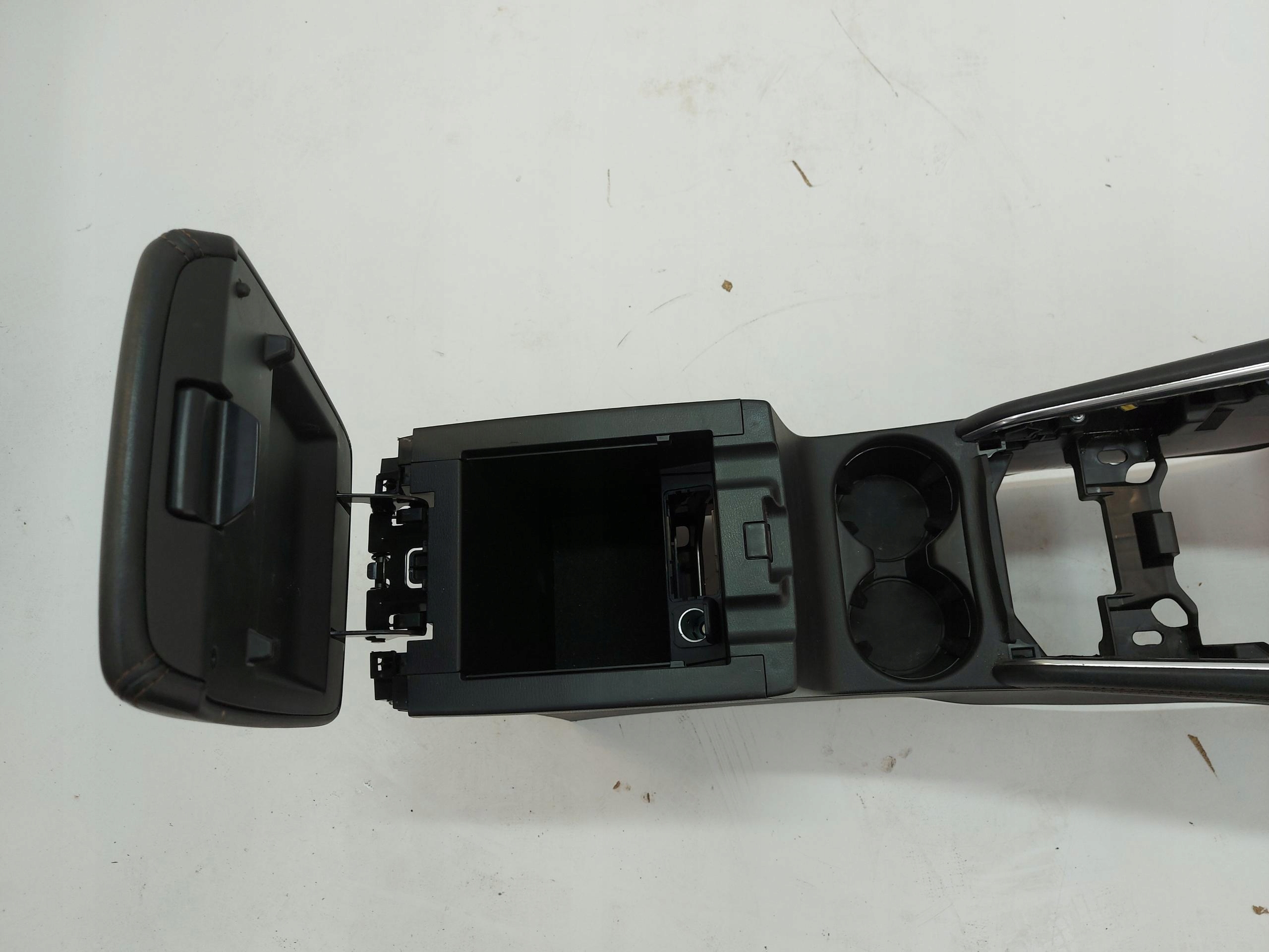 Mazda CX5 II Lift armrest TUNEL central