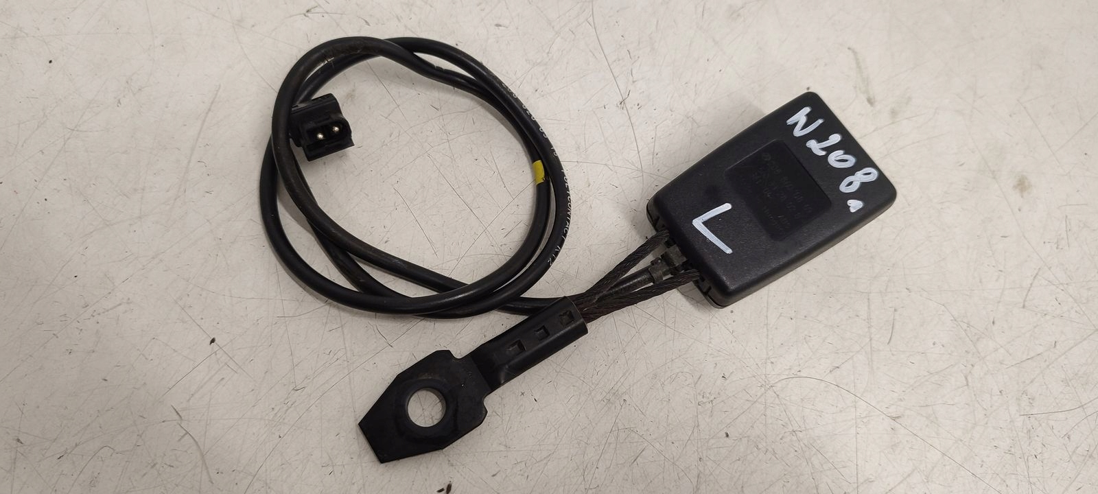 Zapinka supports left front Mercedes W208 2,0 compressor;