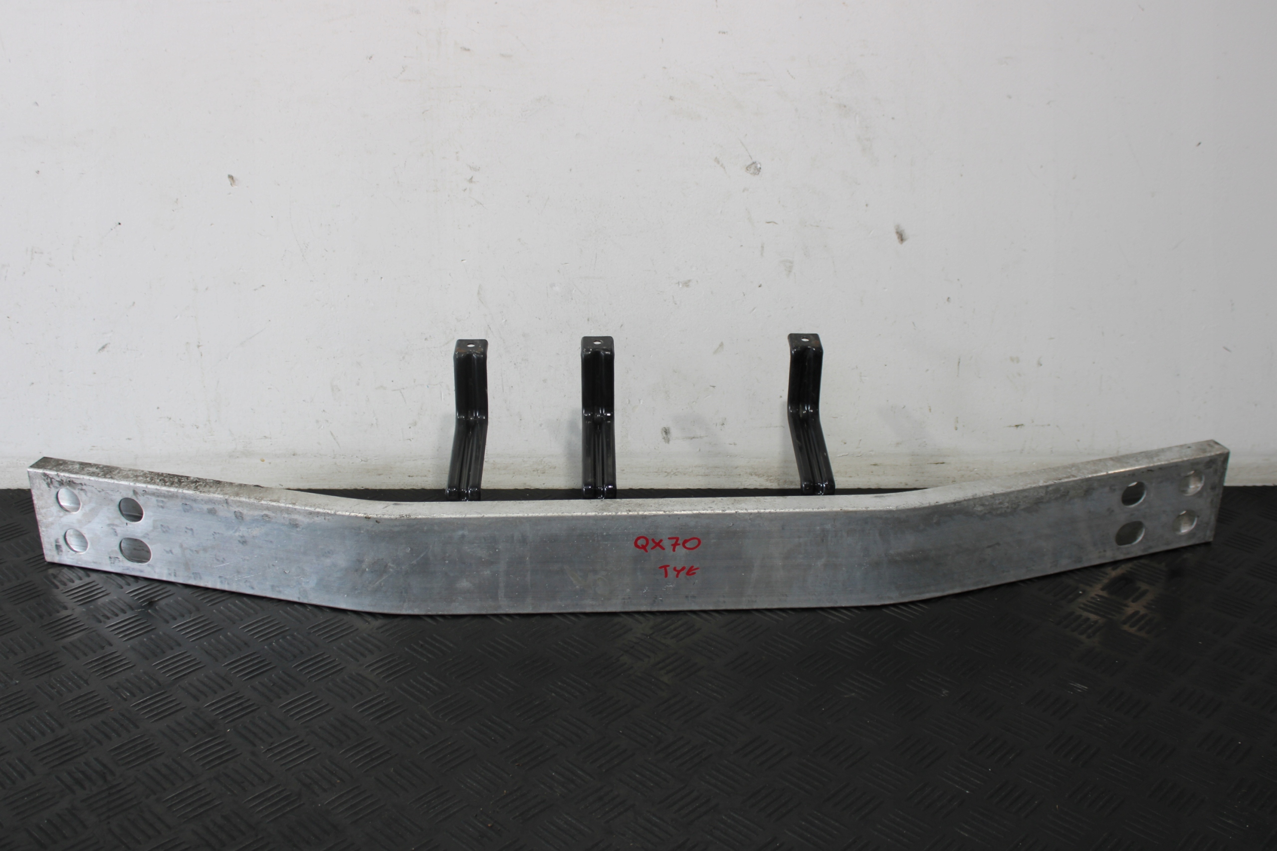 sider pillar below bumper rear part INFINITI QX70