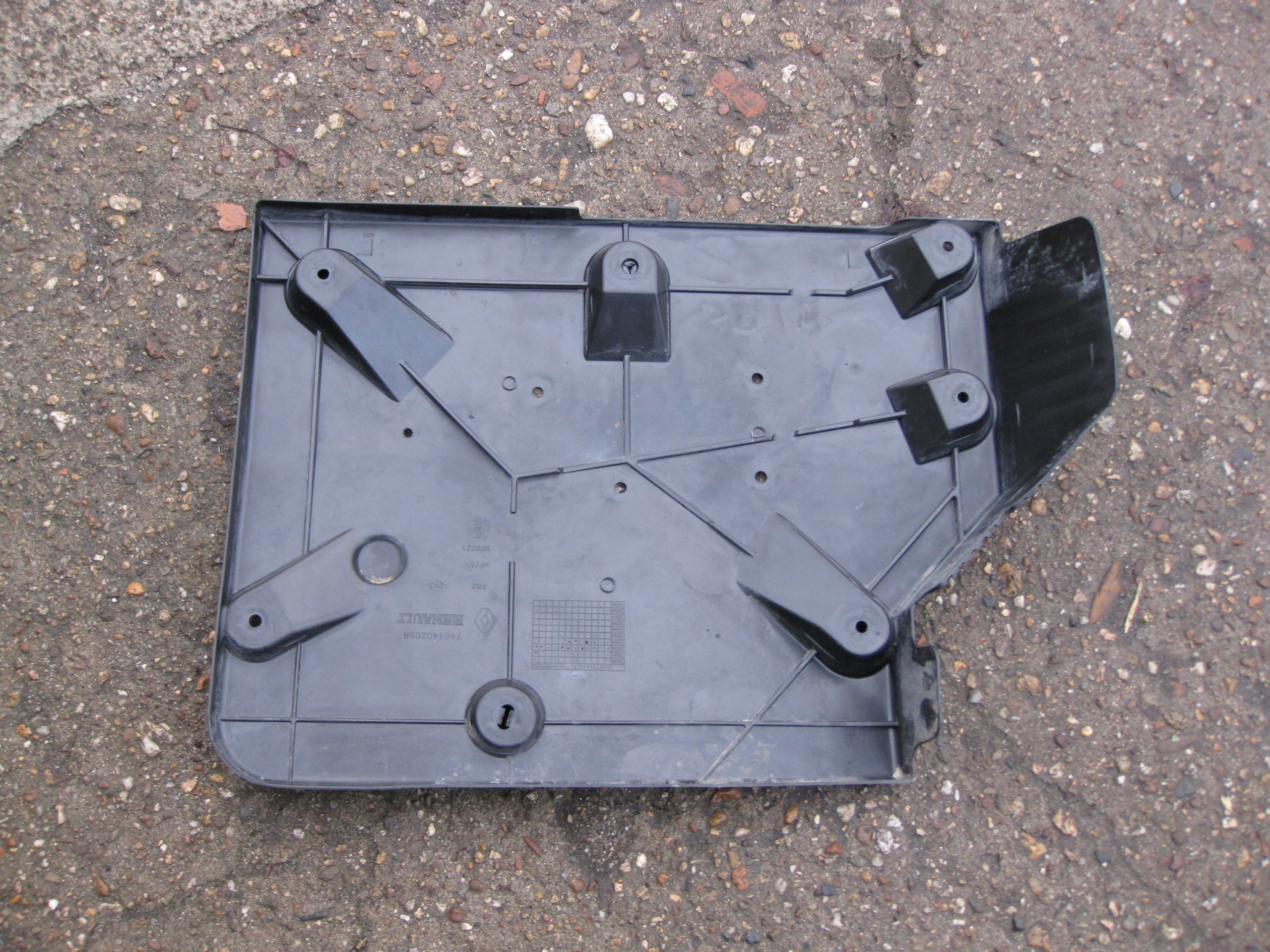 RENAULT MASTER III LIFT Blende Abdeckung Behälter ADBLUE 748140209R