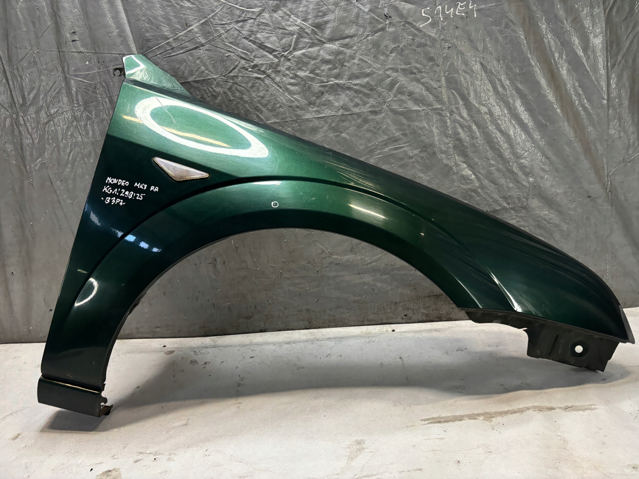fender right front Ford Mondeo MK3
