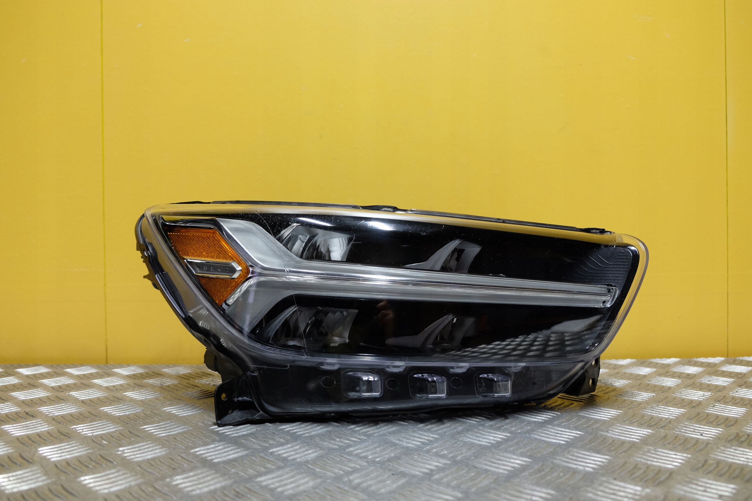 VOLVO XC40 2018- REFLEKTOR LAMPA FULL LED R (31655998) USA