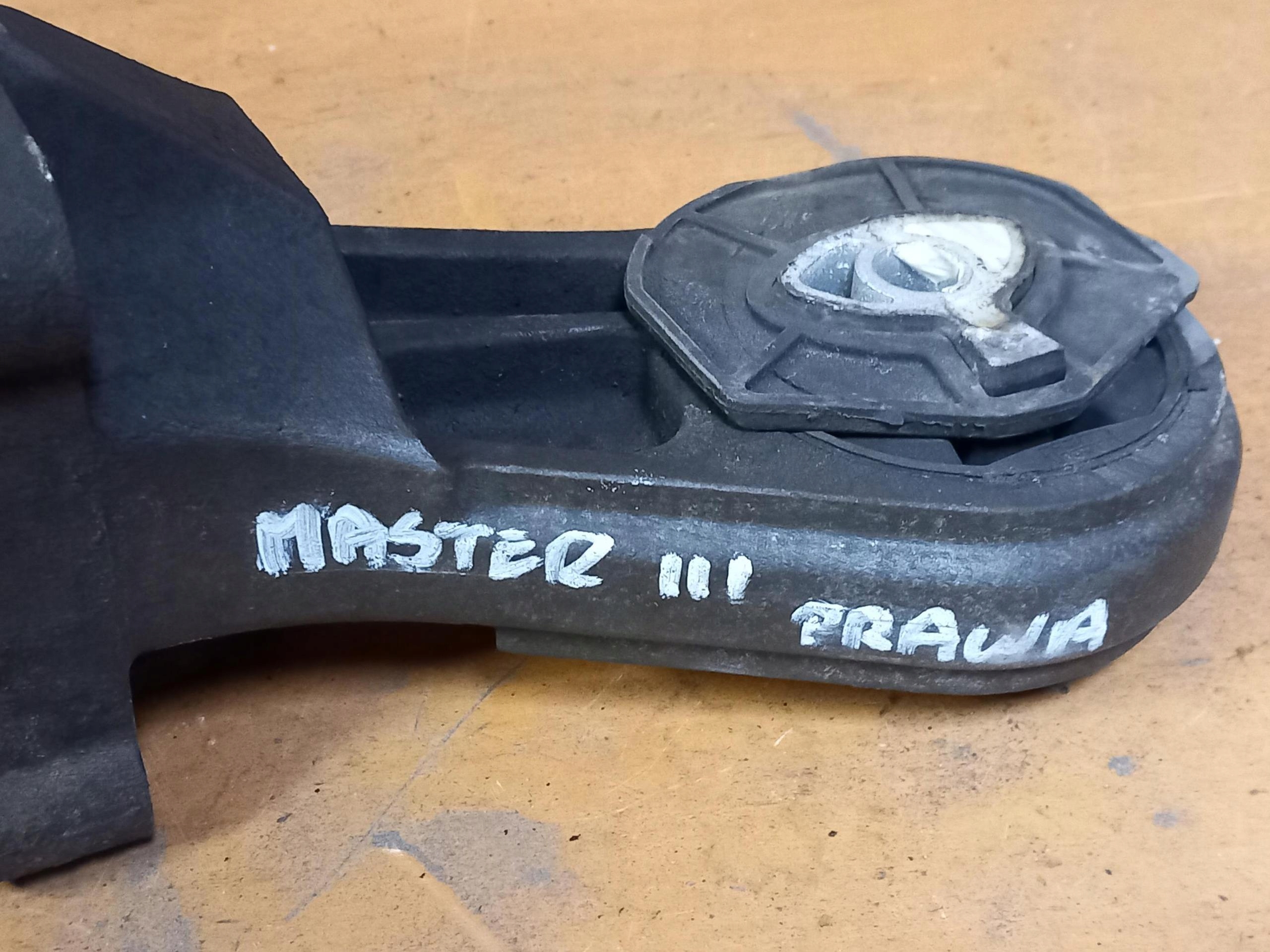 holder engine mount right RENAULT MASTER III 2.3 DCI 113757025R