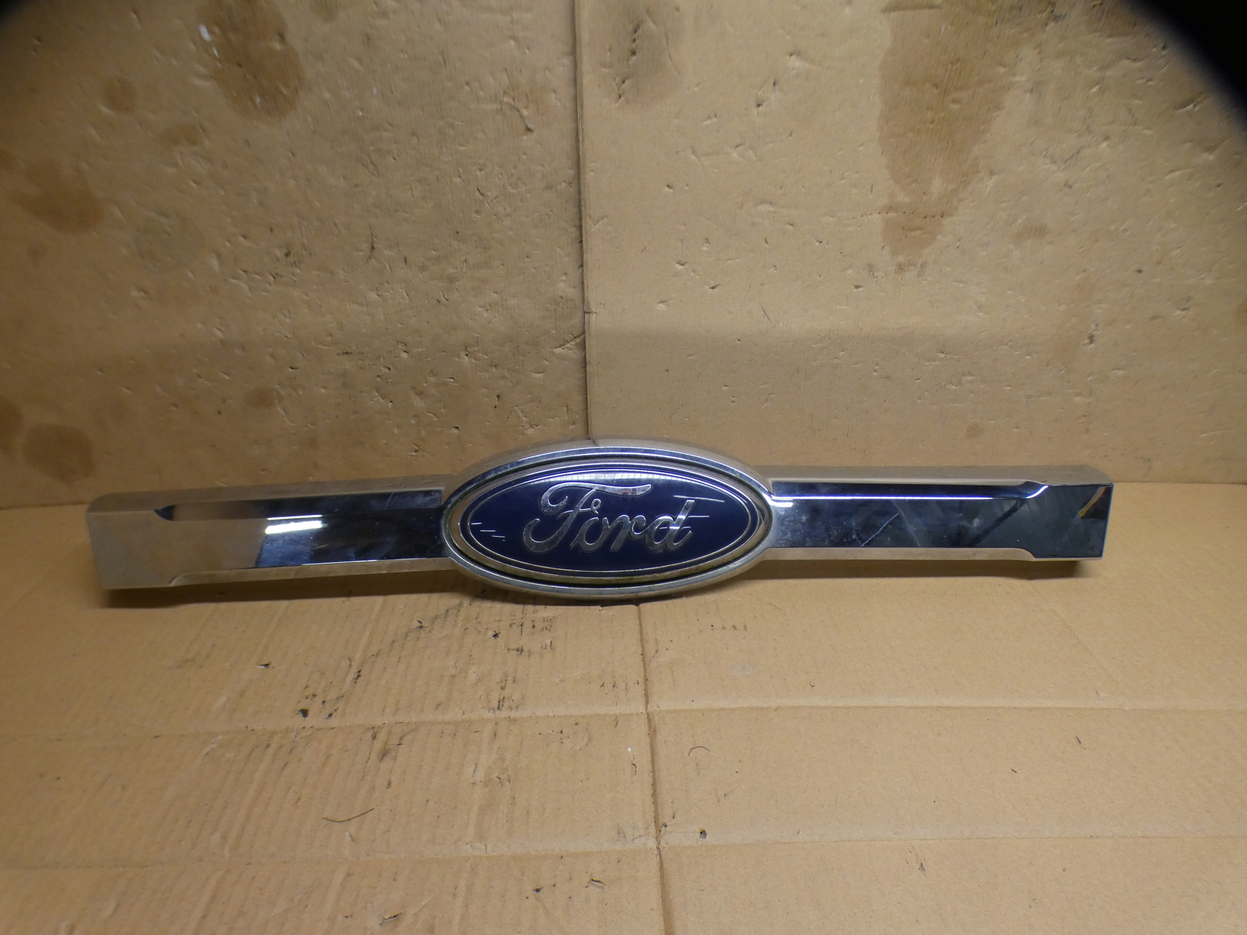 lišta střední předního nárazníku FORD RANGER EB3B8B479C