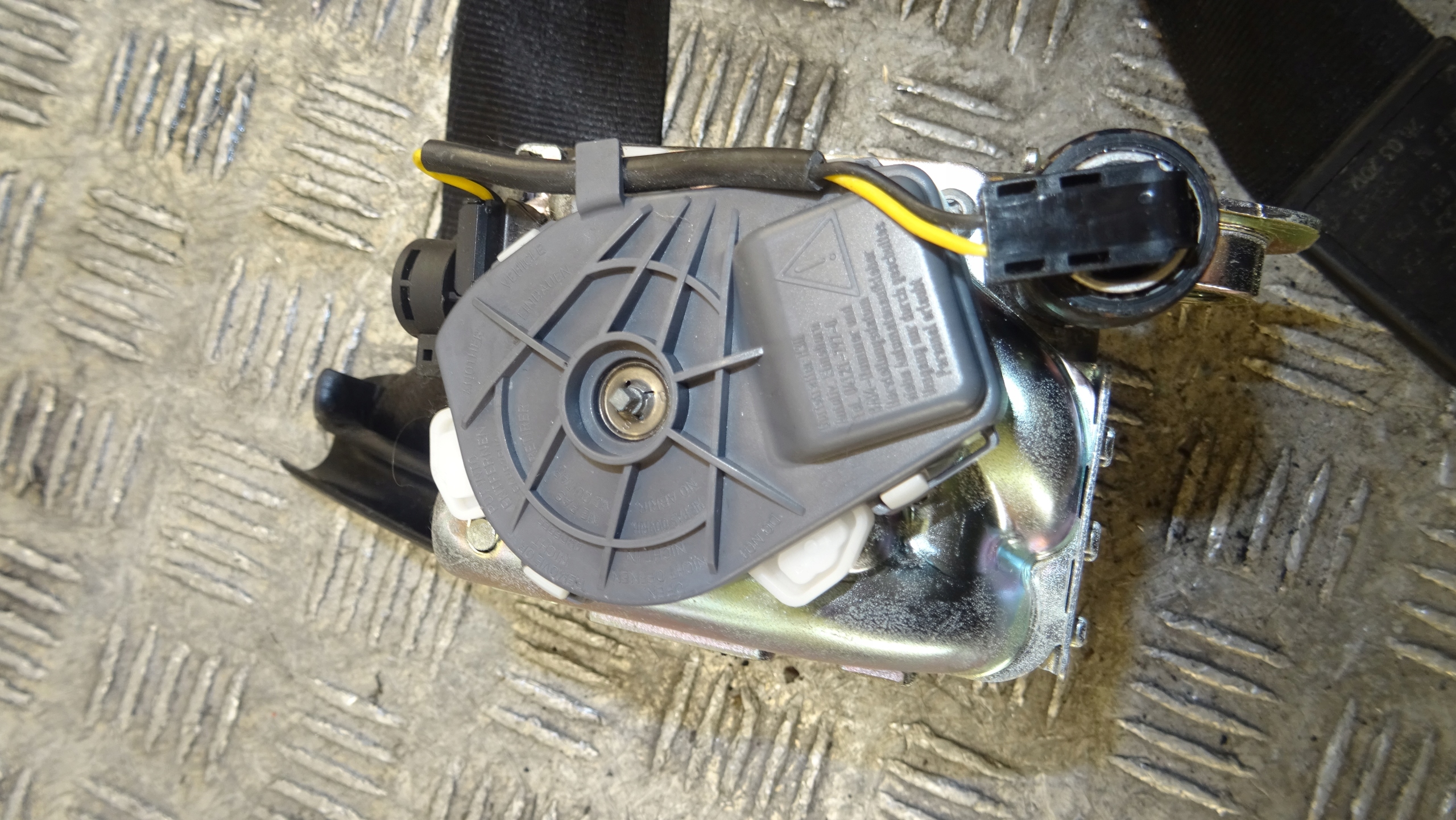 tension belt right front AUDI A3 8P CABRIO 8P7857706E