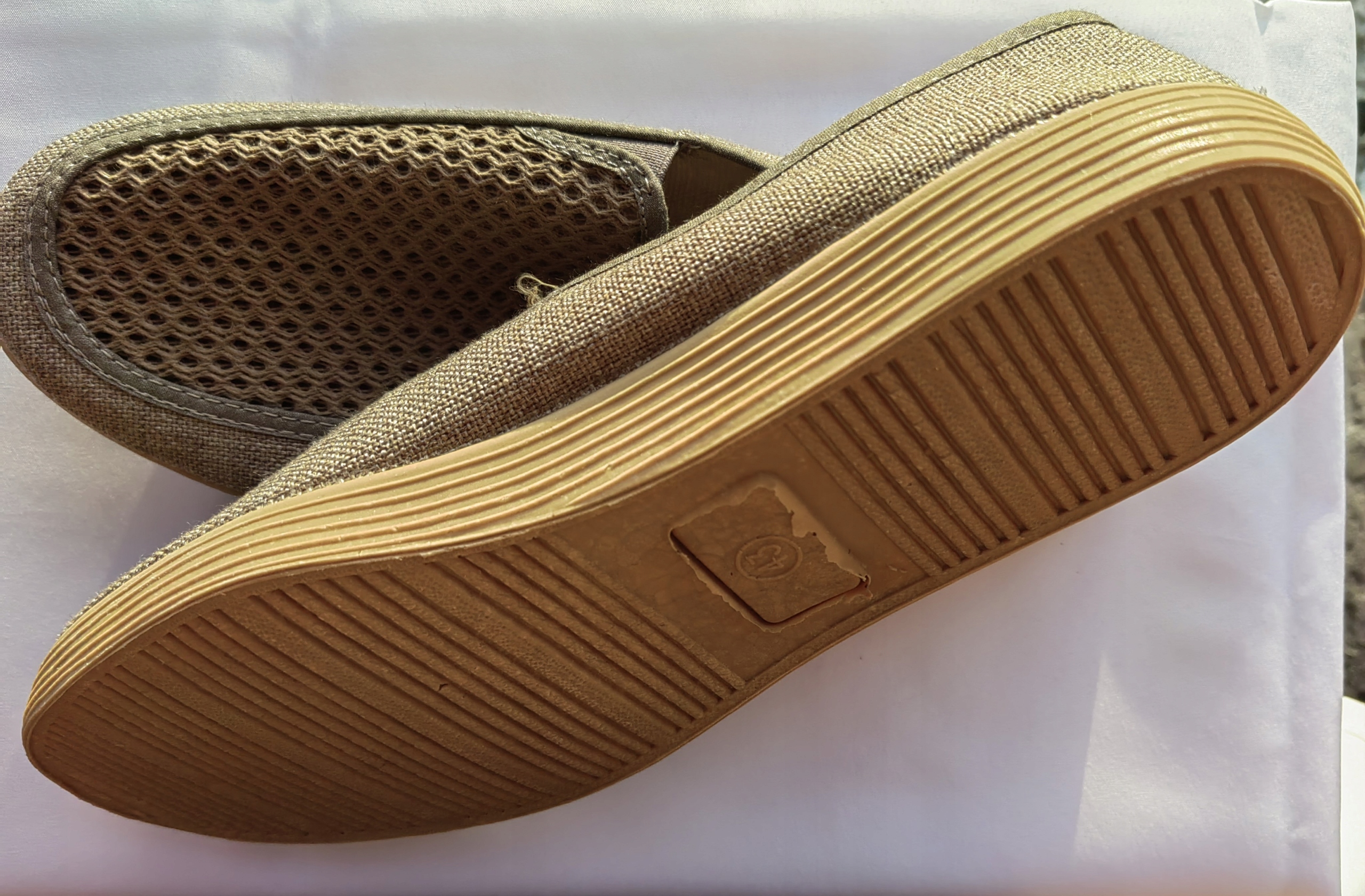 ODDYCHAJĄCE BAWEŁNIANE PÓŁBUTY ESPADRYLE BEŻOWE R.40 Model 941745