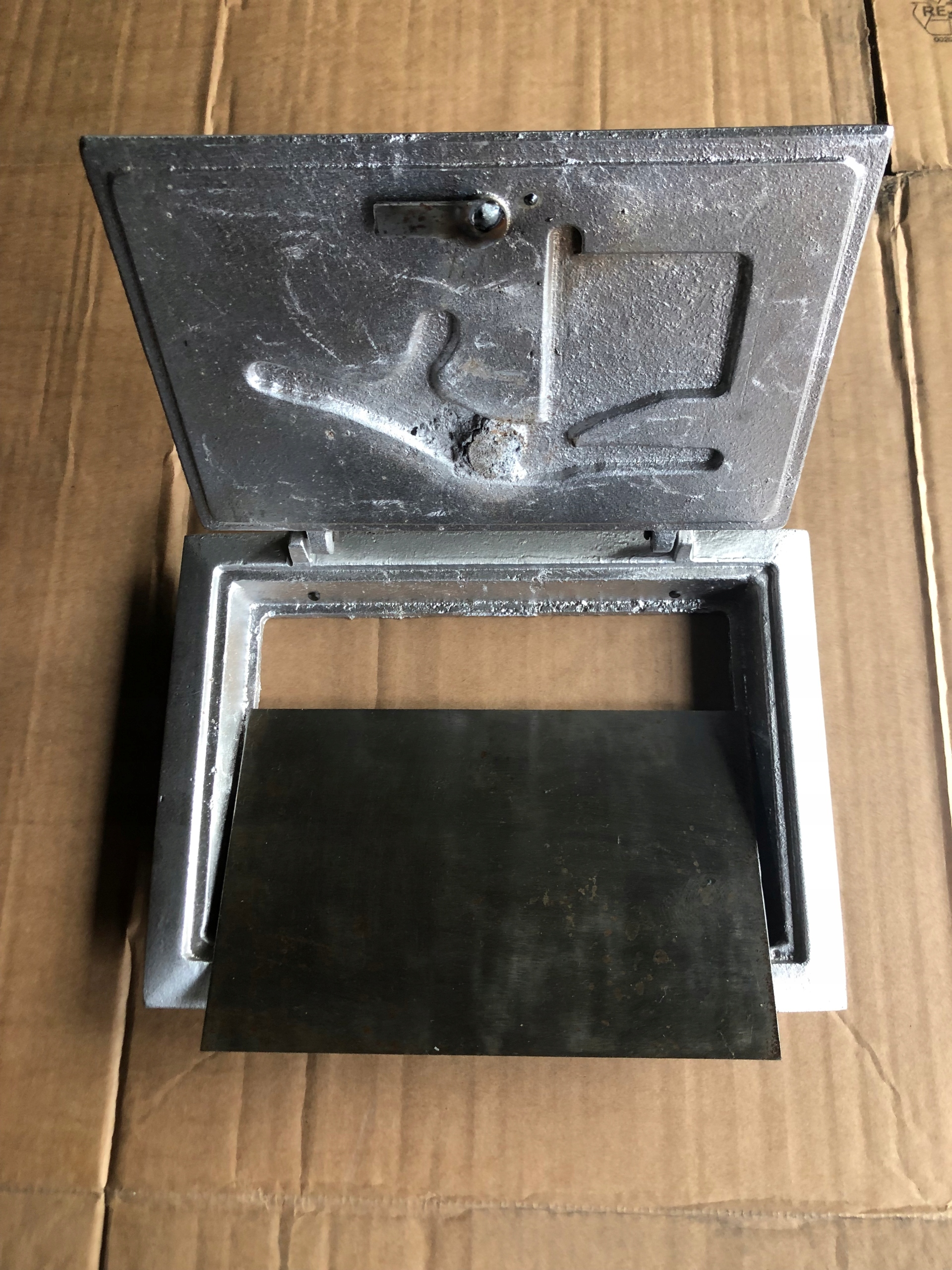 DRZWICZKI KOMINOWE ALUMINIOWE WYCZYSTKA POLSKIE Kod producenta WYCIOR-001