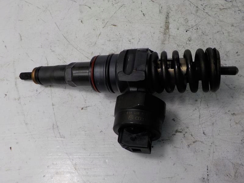 VOLKSWAGEN POLO IV Pumpedüse 038130073F 1.9 TDI BOSCH