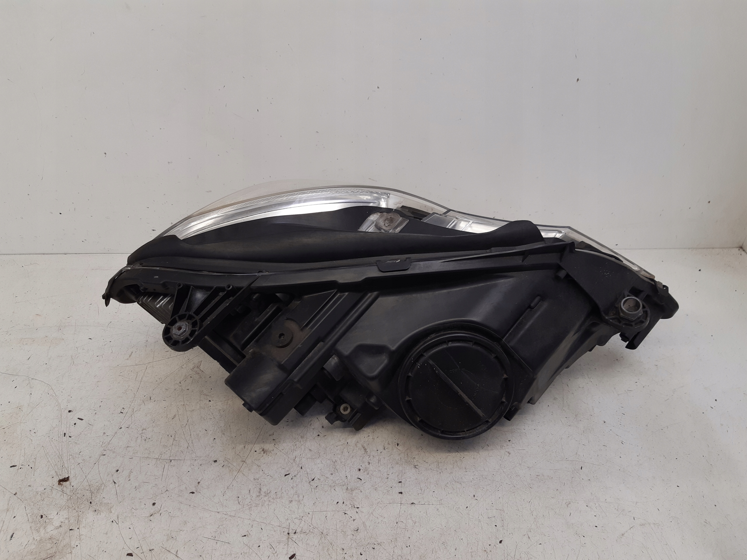 light left front xenon europa 2128205761 Mercedes W212