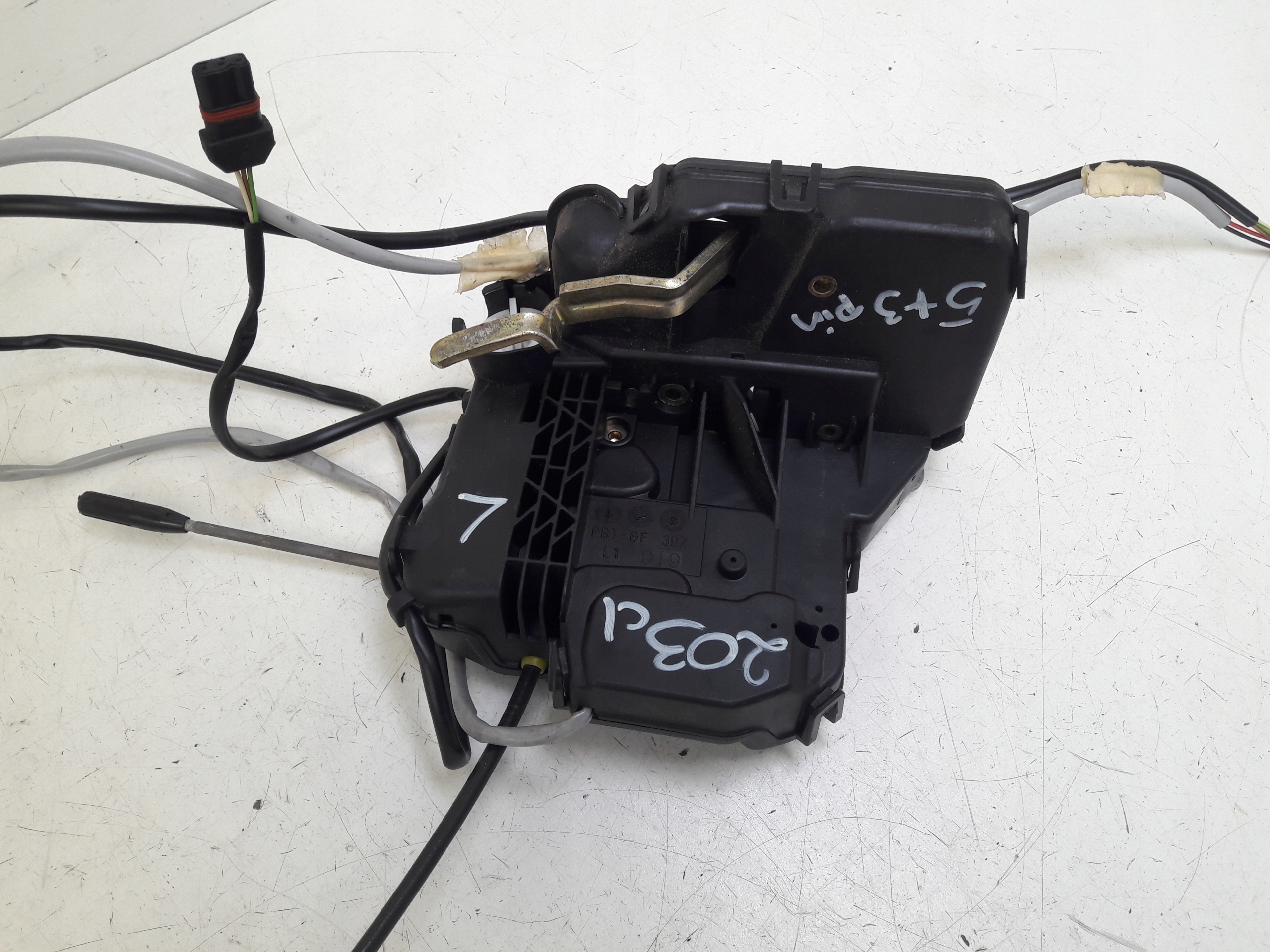 lock left front 2037000535 Mercedes W203