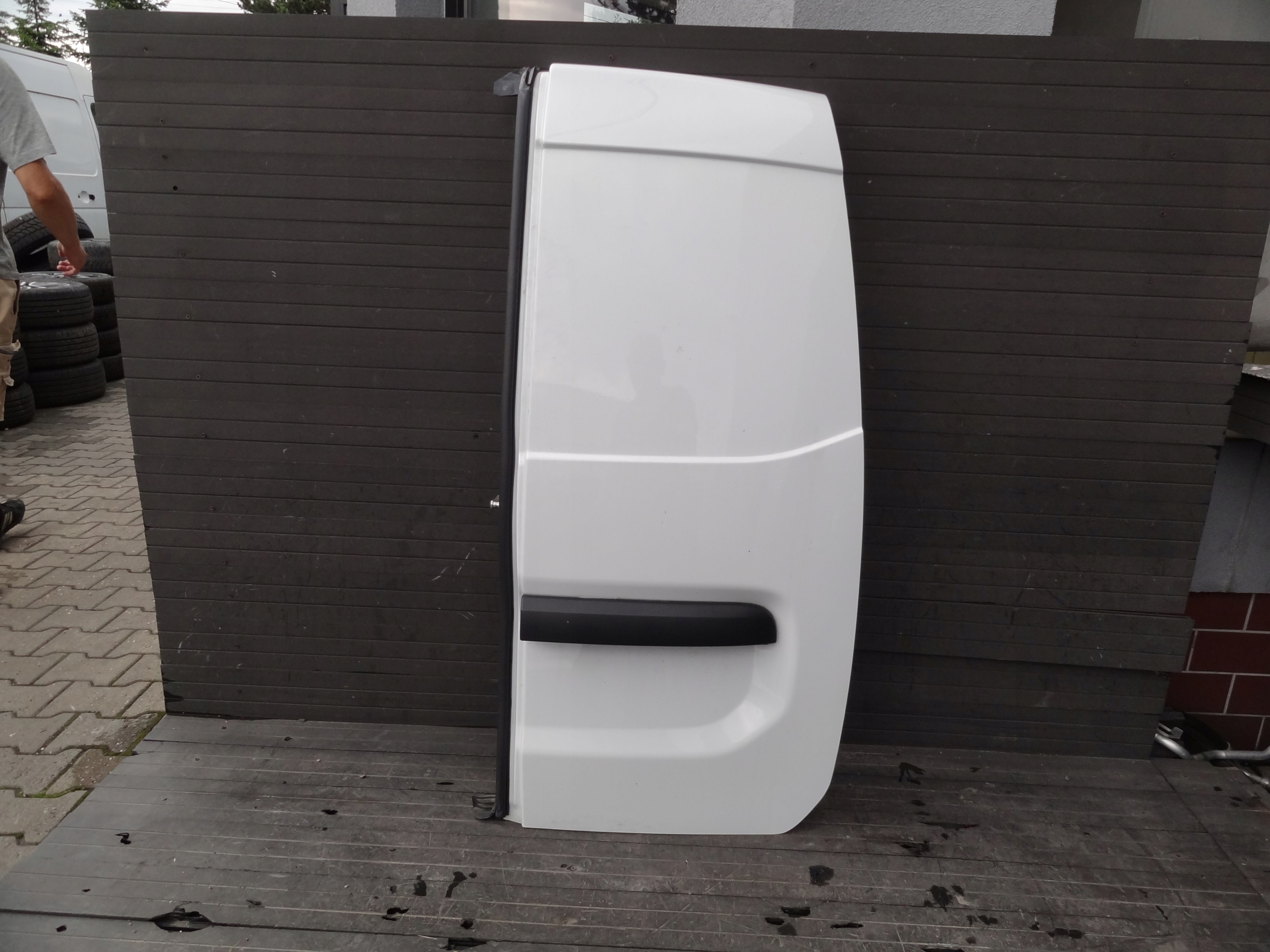 RENAULT EXPRESS II 2023 DRZWI TYLNE PRAWE SKRZYDELKOWE KOMPLETNE ORYGINAL