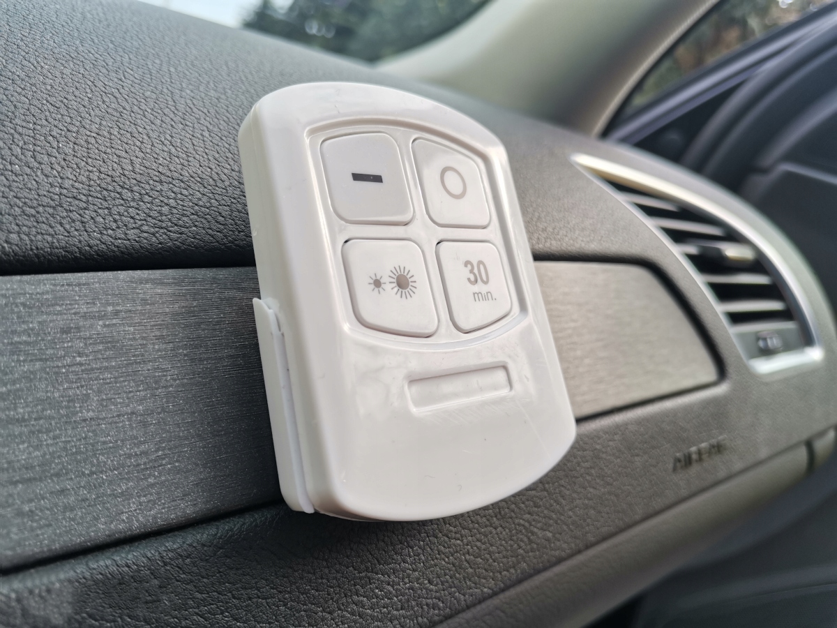 BEZPRZEWODOWA LAMPA KOGUT TAXI LED NA PILOTA MEGA Kolor biały