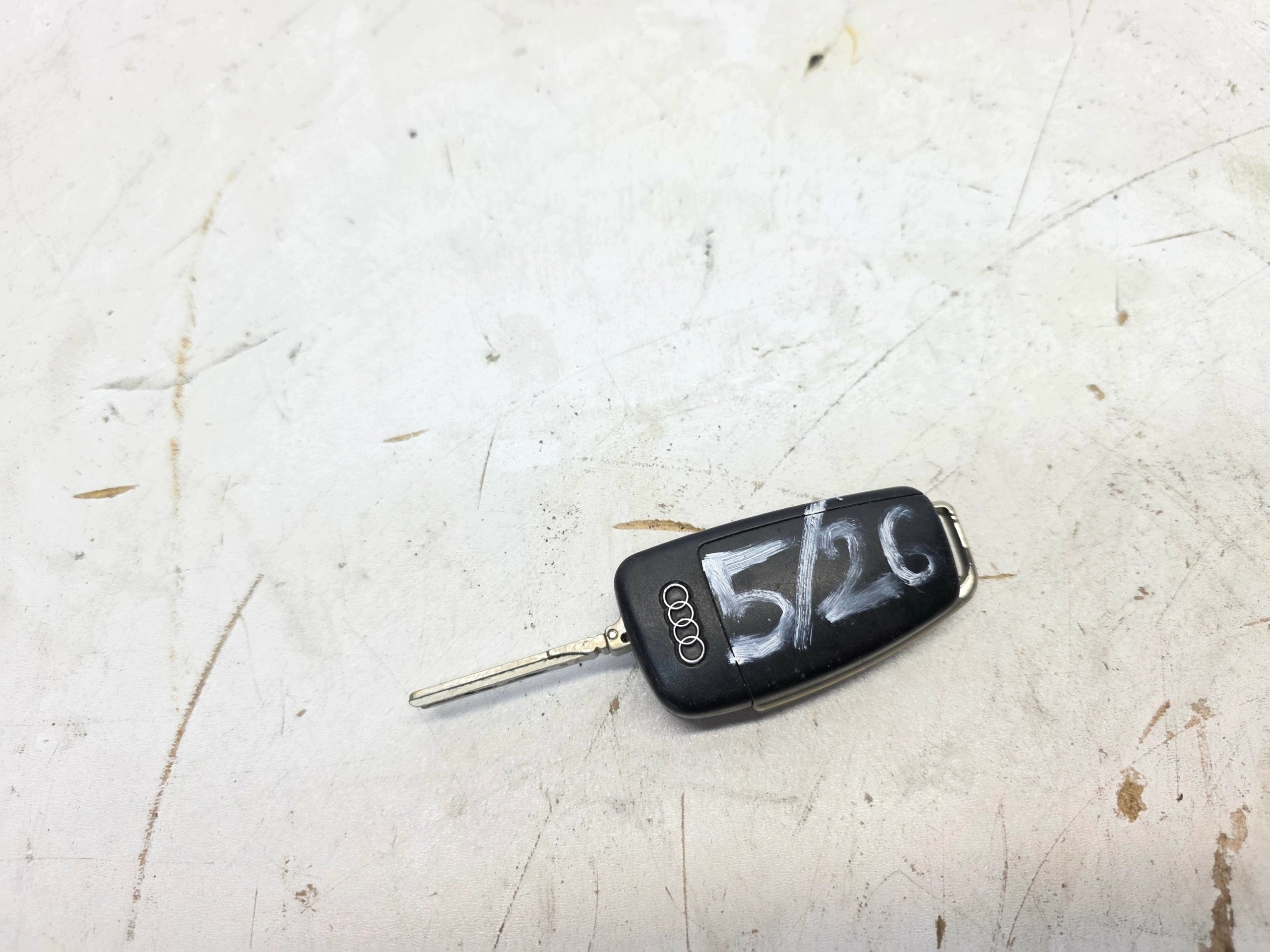 key PILOT SCYZORYK AUDI A1 8X Q3 8U 8X0837220D 5/26