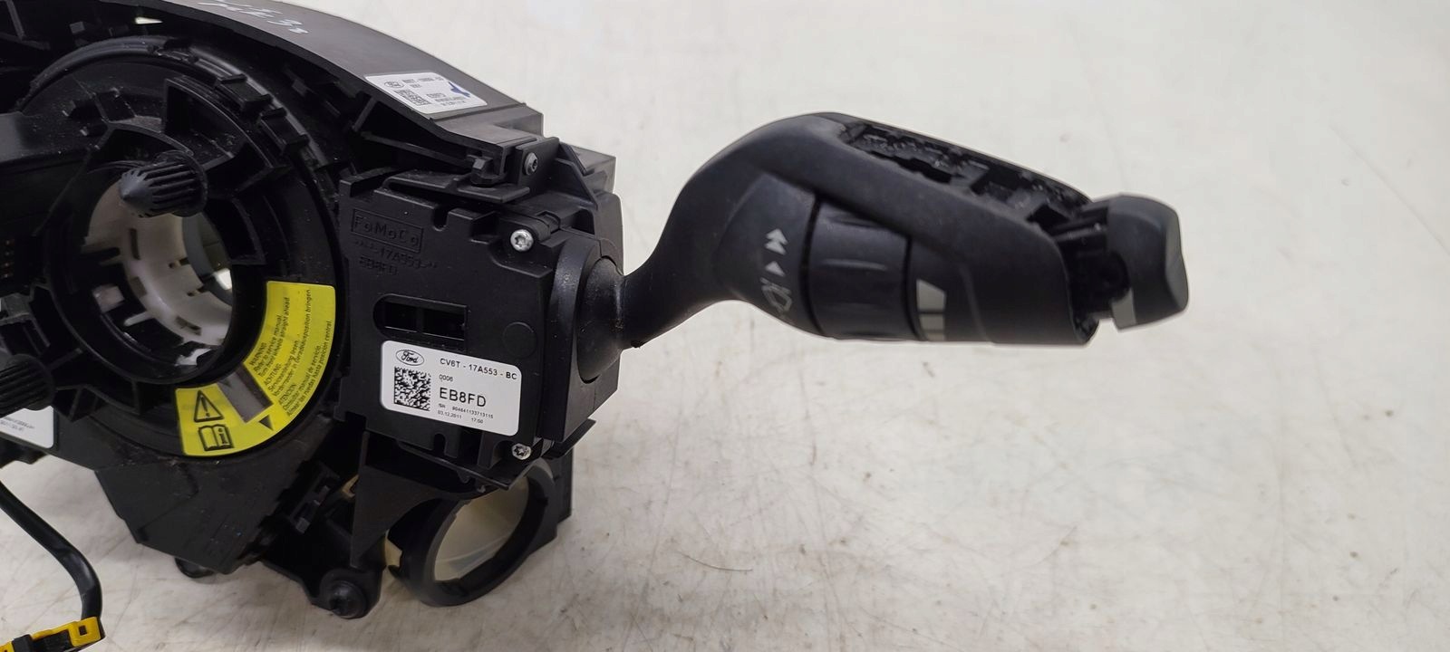 steering wheel levers and controls ring zwijak Ford Focus MK3