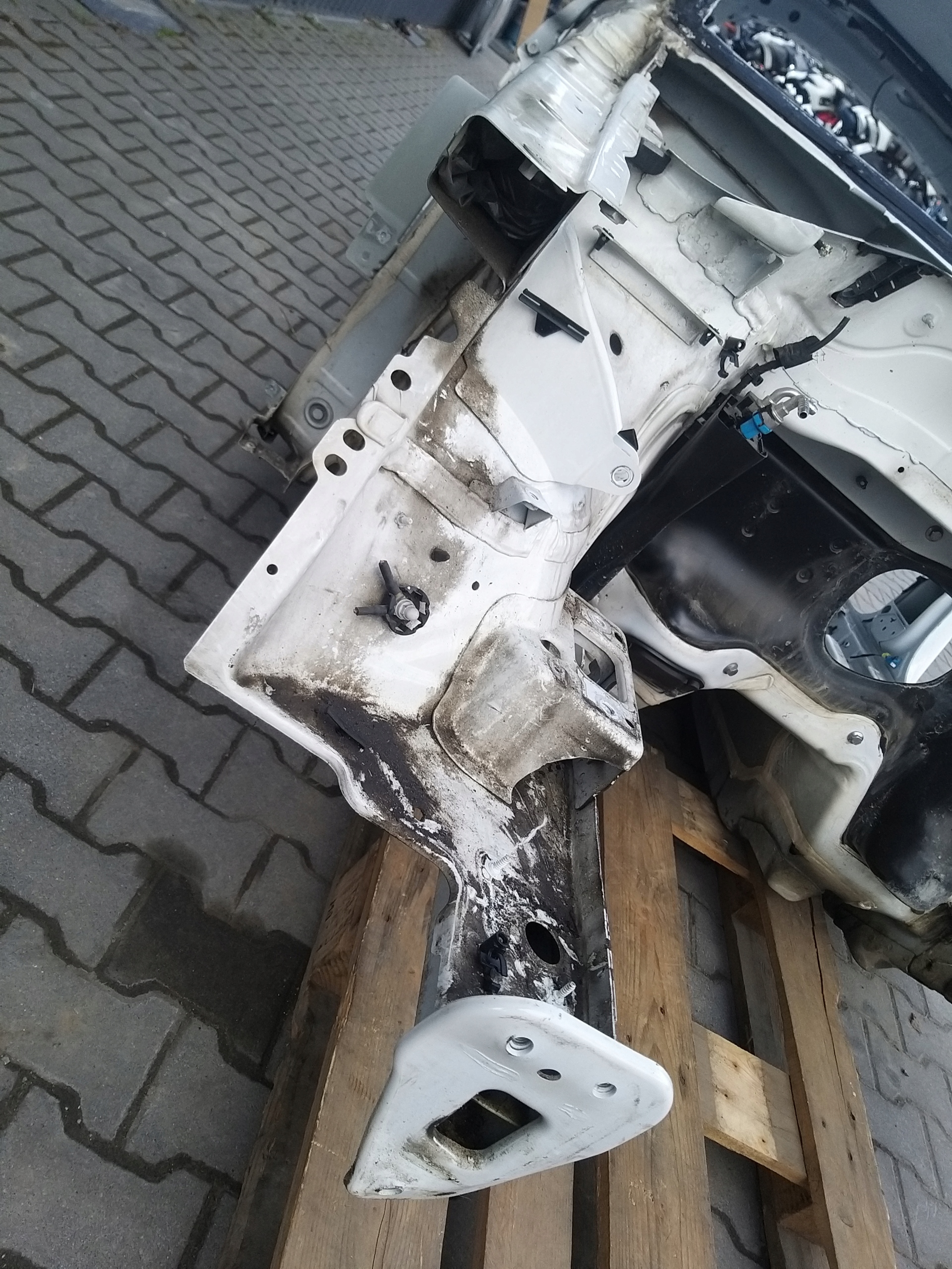 AUDI Q3 8U 11r-18r quarter right front pillar A LB9A