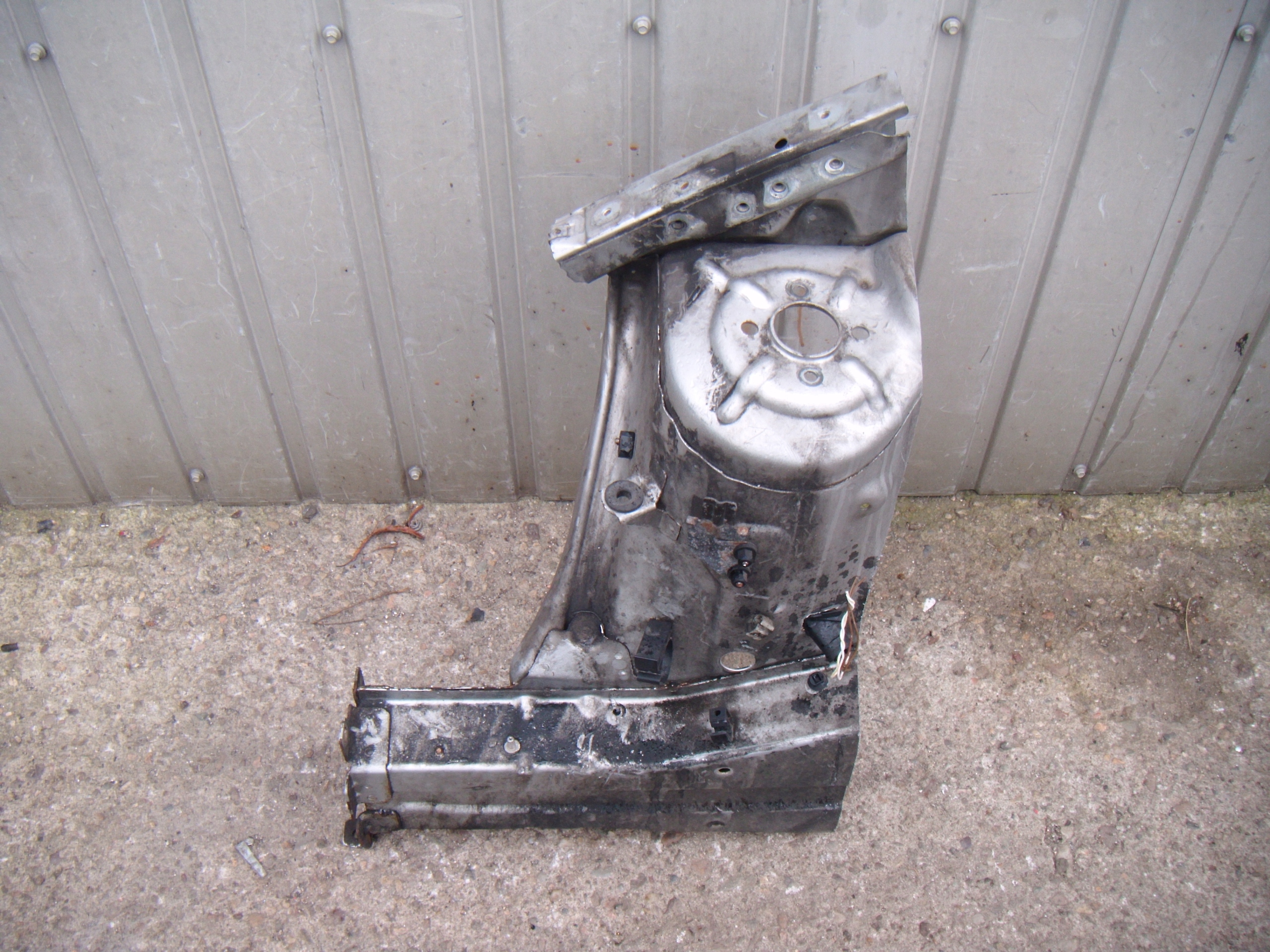 MERCEDES A W168 97-04 PODŁUŻNICA RAMA FARTUCH ĆWIARTKA - PRAWA PRZEDNIA