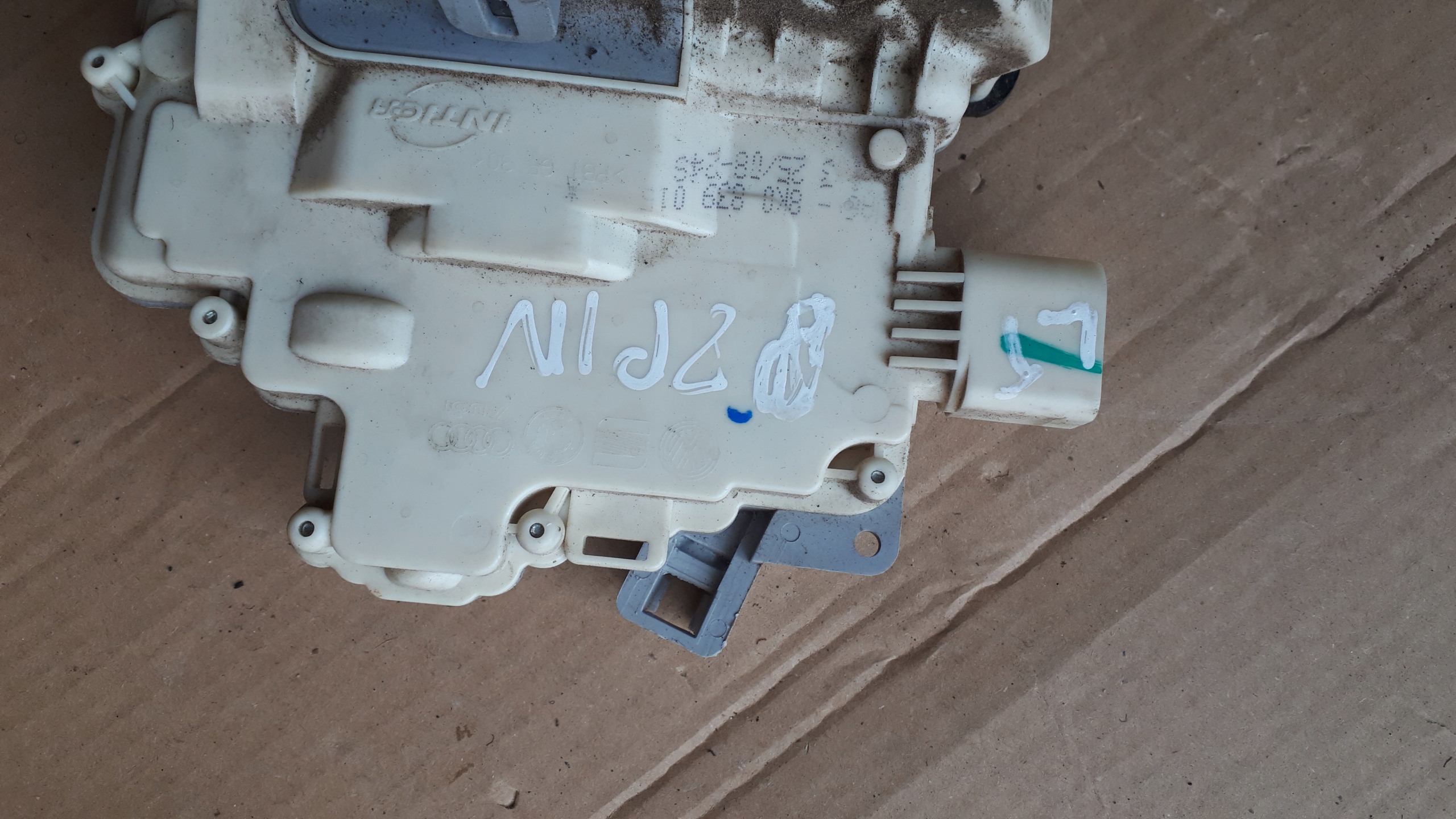 A4 B8 lock door left rear part 8 PIN A5 Q5 8K0839015