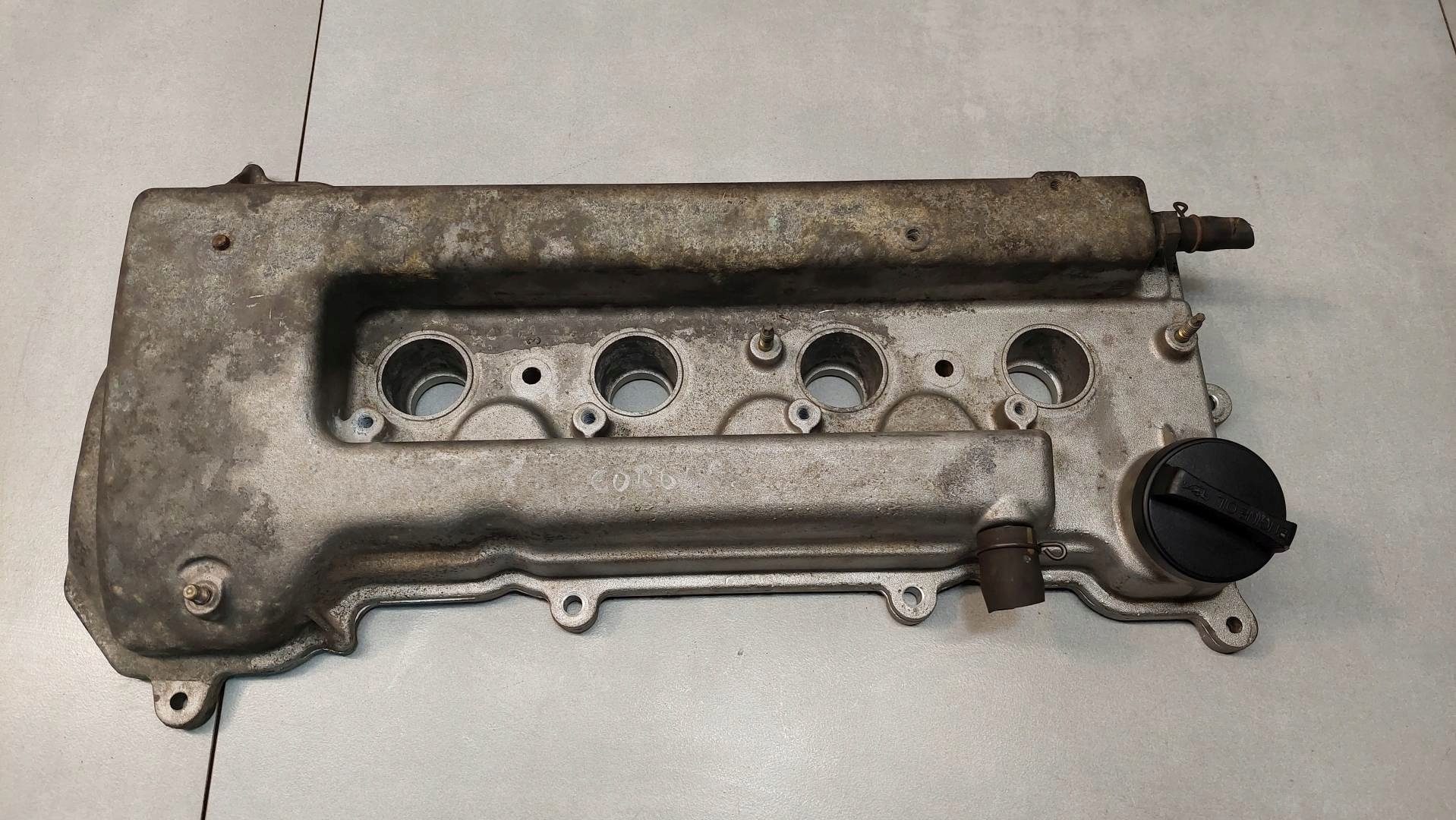 Кришка клапана COROLLA E12 1.6 VVTI 3ZZ