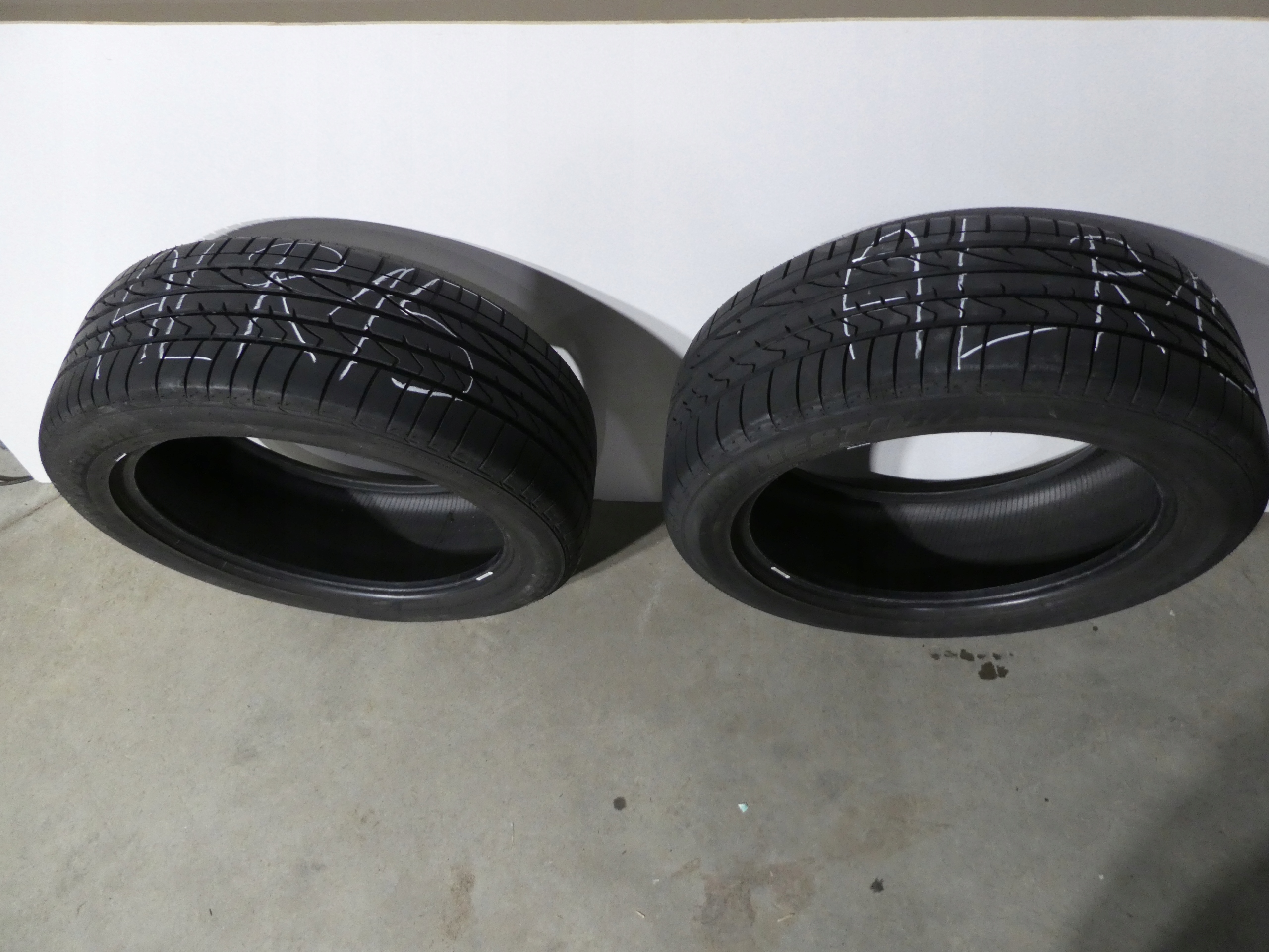 2X tyre Bridgestone 255/50/20 2022R