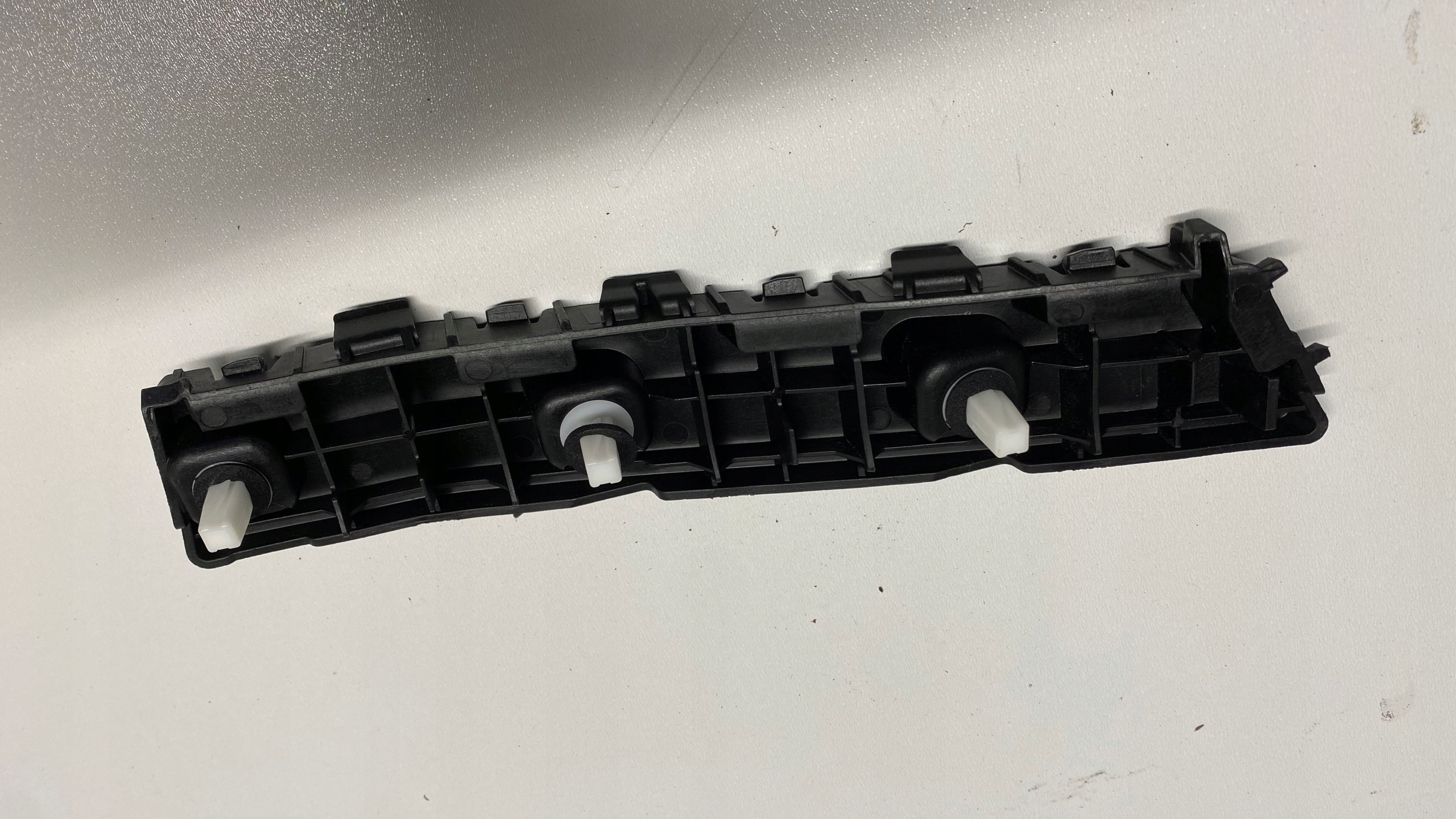 KIA SPORTAGE V bumper bracket right rear part rear 21