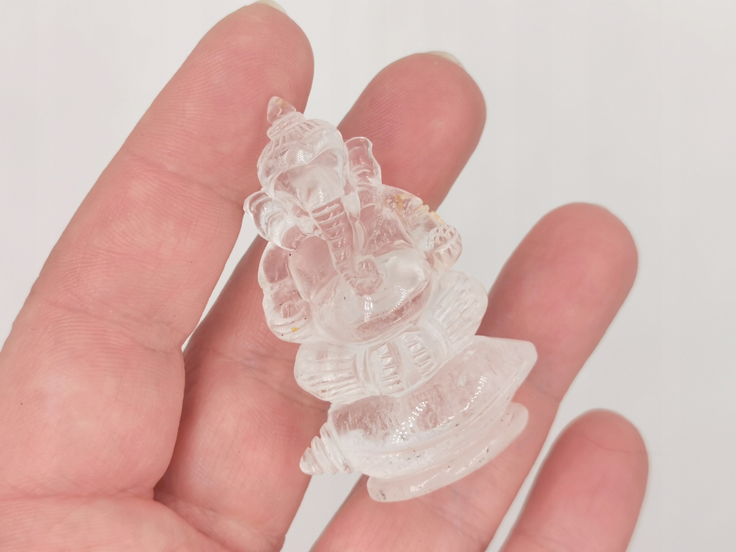 bílý křemen křišťál měsíční 137,65 ct socha Ganesh