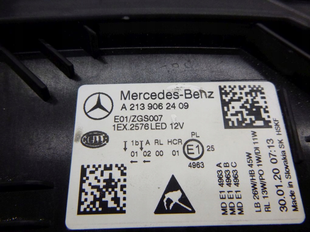 MERCEDES E KLASA A 213 LIFT FULL LED 2020 right