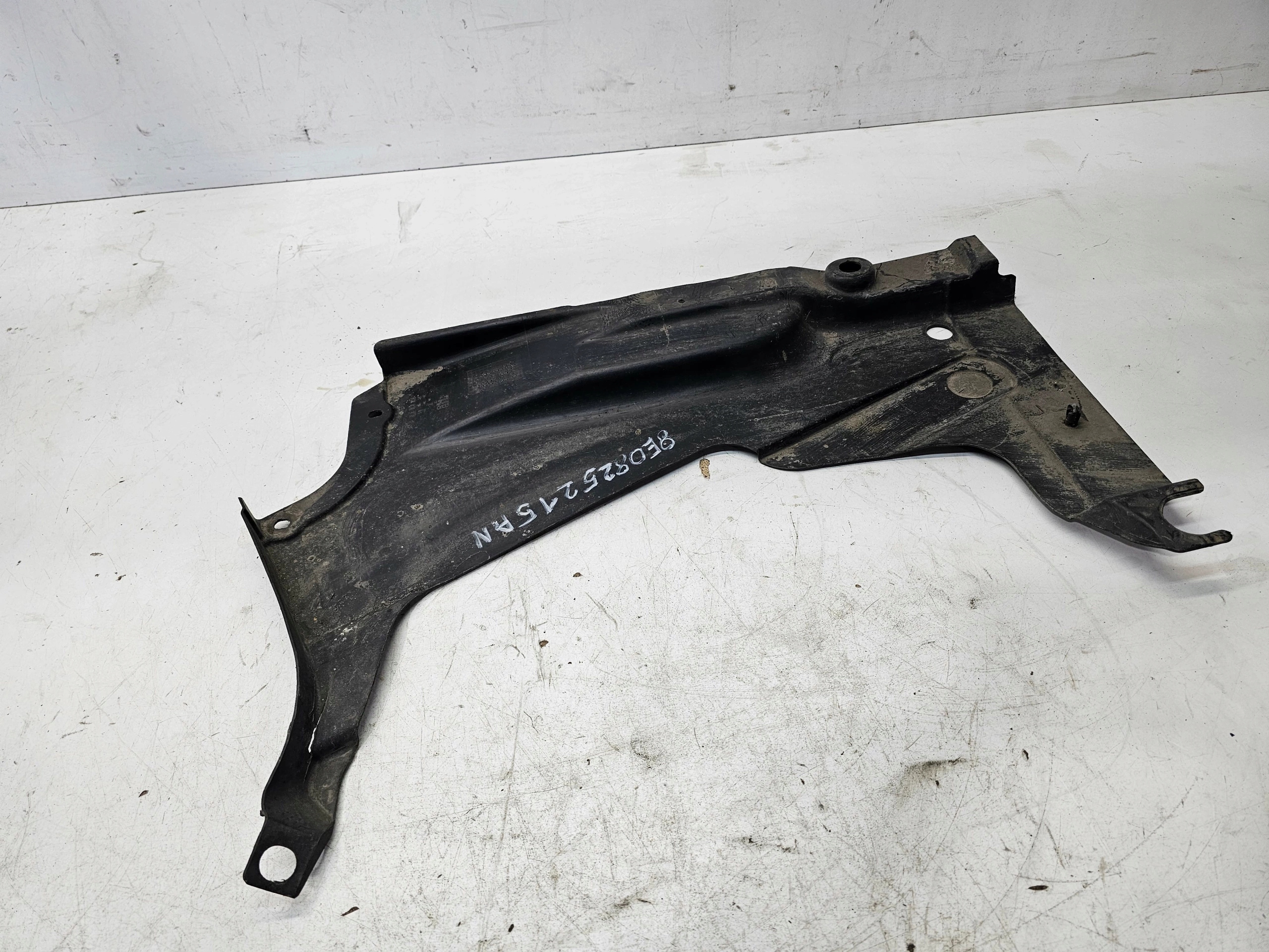 cover chassis left rear part AUDI A4 B6 B7 8E0825215AN