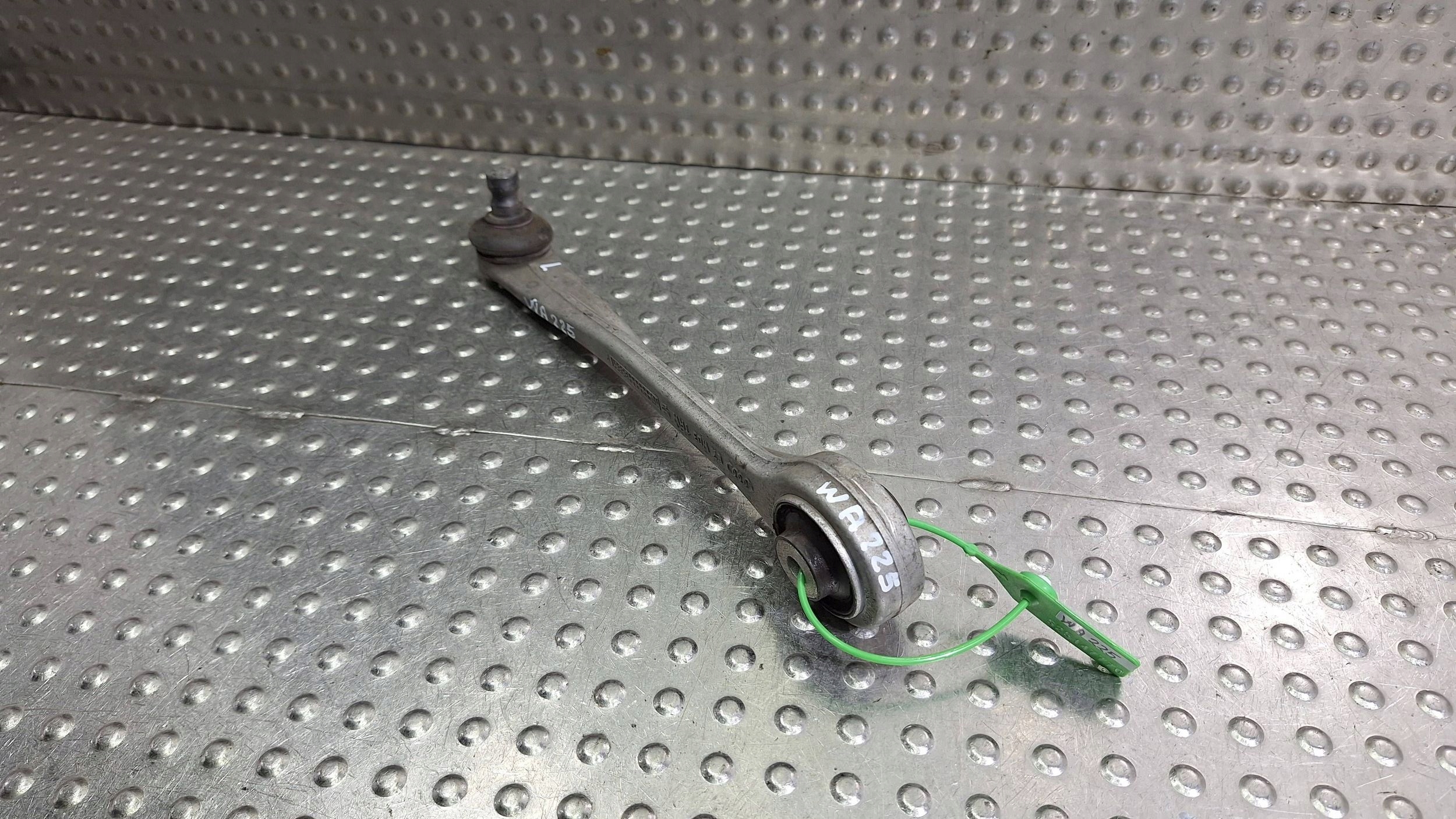 arm left front upper 8K0407505B 8K0505B AUDI A4 B8 A5 8T Q5 8R