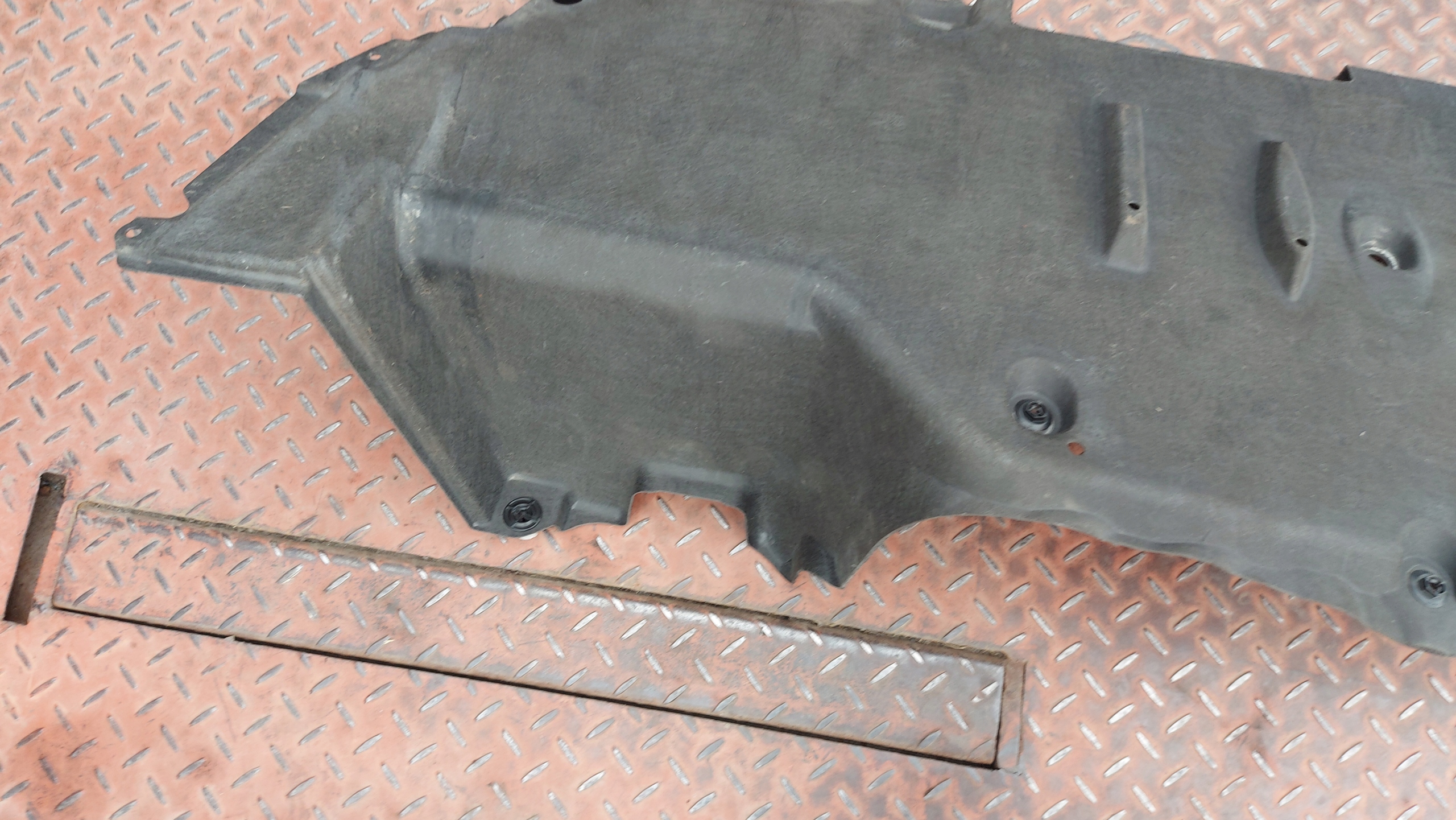 cover below bumper chassis rear rear part TOYOTA COROLLA E21 KOMBI 19